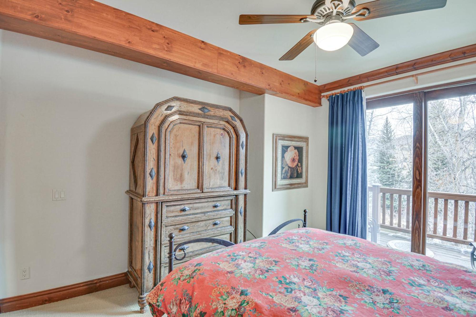 Cozy Retreat With Private Deck And Pool Access! Avon