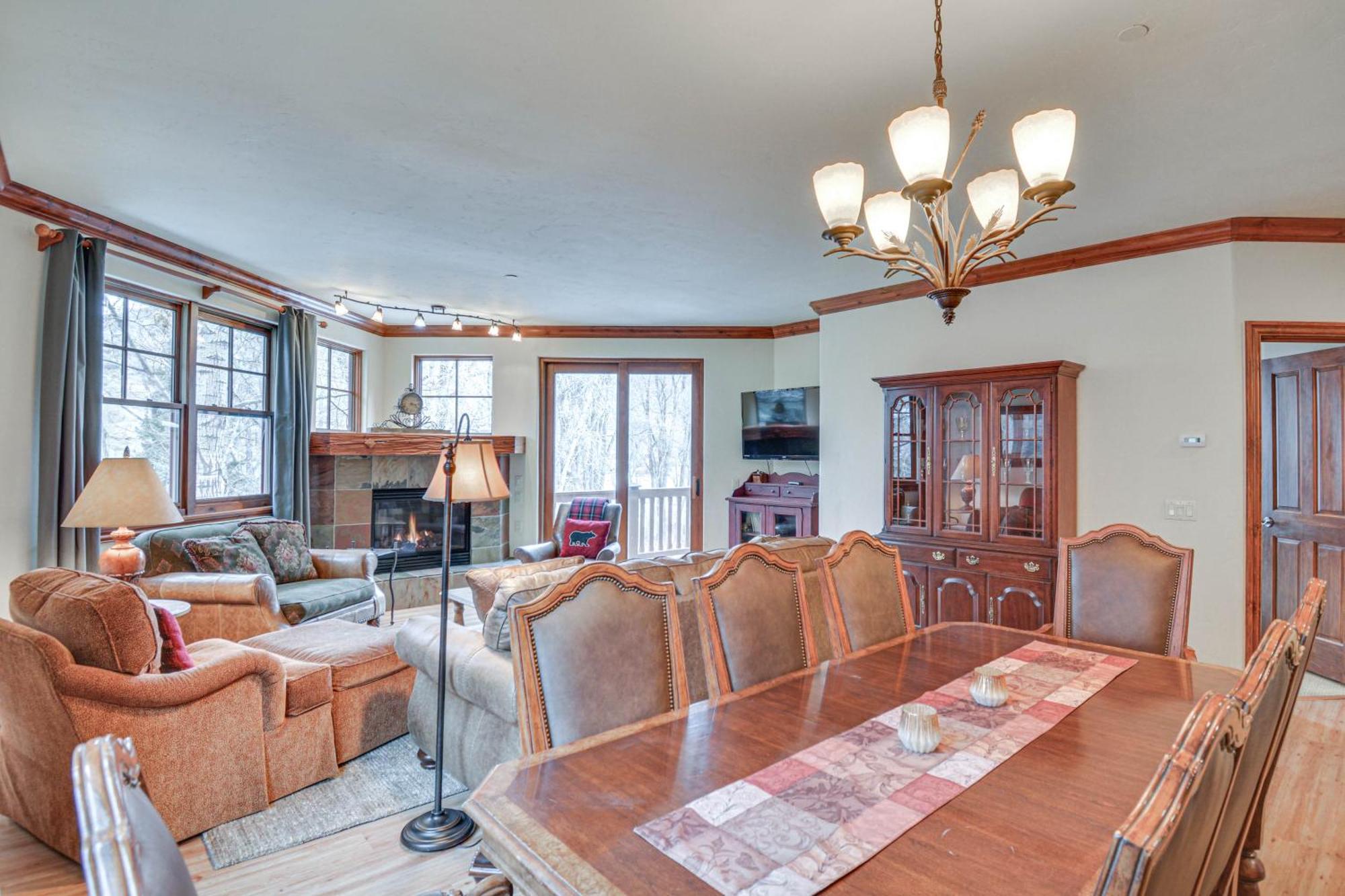 Apartment Cozy Retreat With Private Deck And Pool Access! Avon