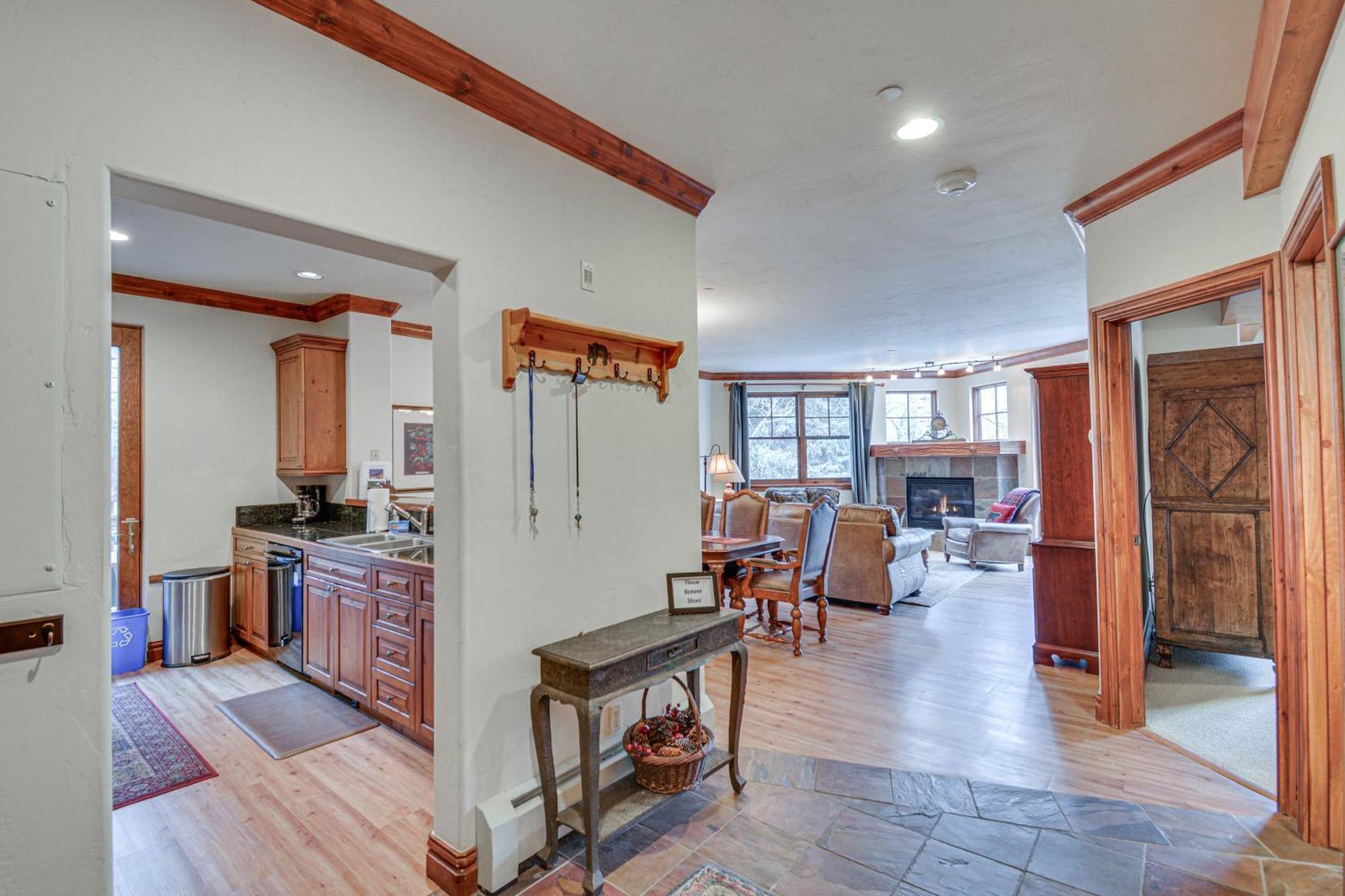 Cozy Retreat With Private Deck And Pool Access! Apartment *