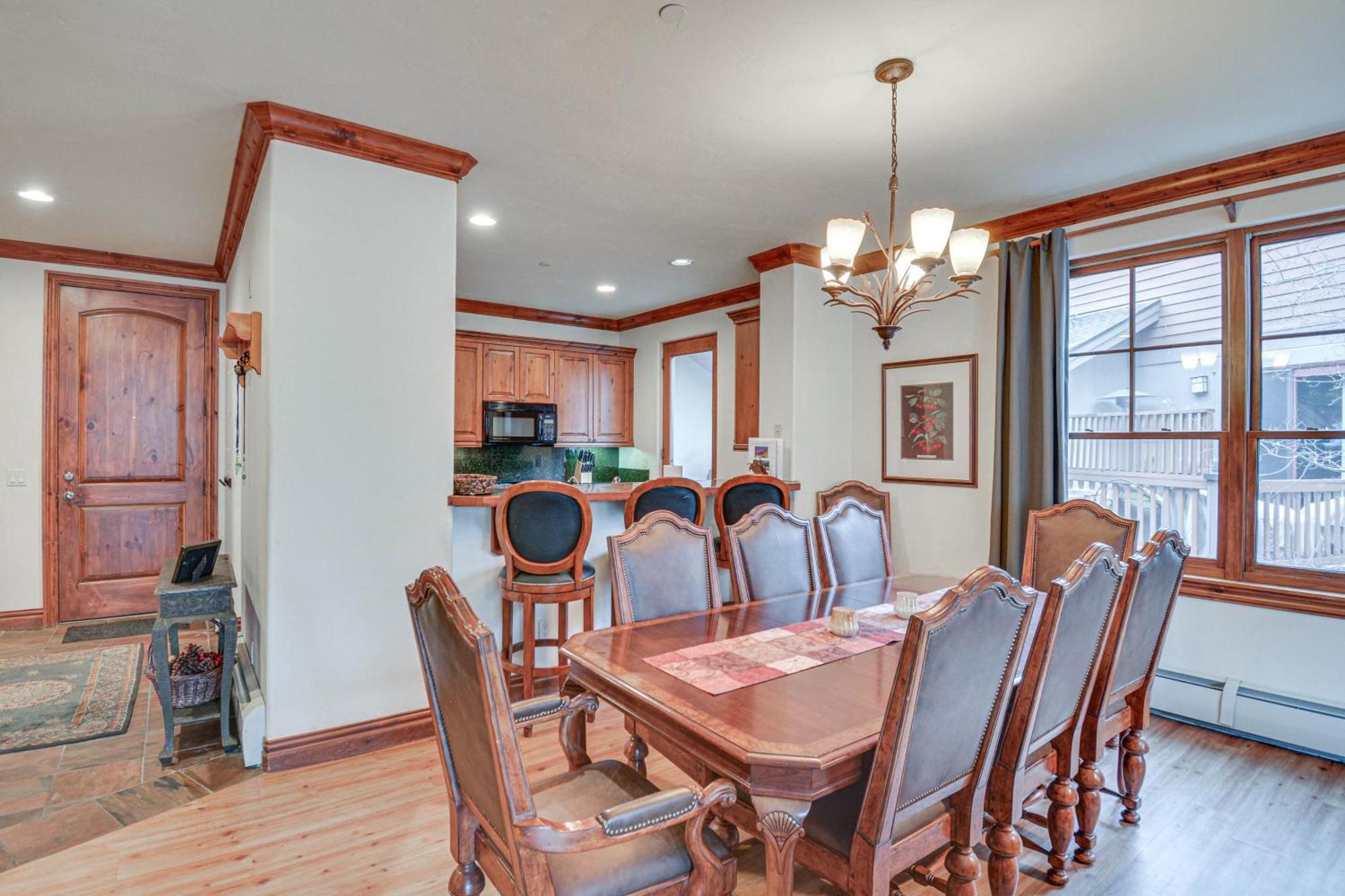 Cozy Retreat With Private Deck And Pool Access! Apartment Avon
