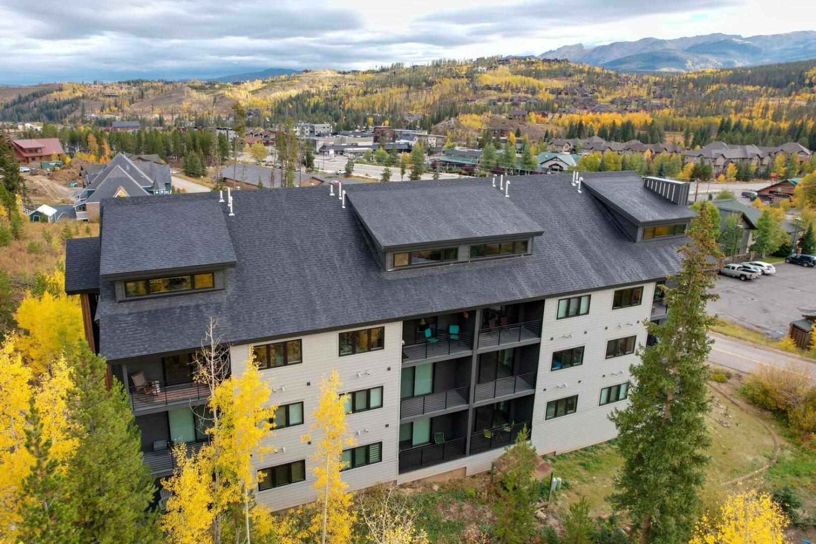 Holiday home Luxury 102: Panoramic Views & Activity Perks *