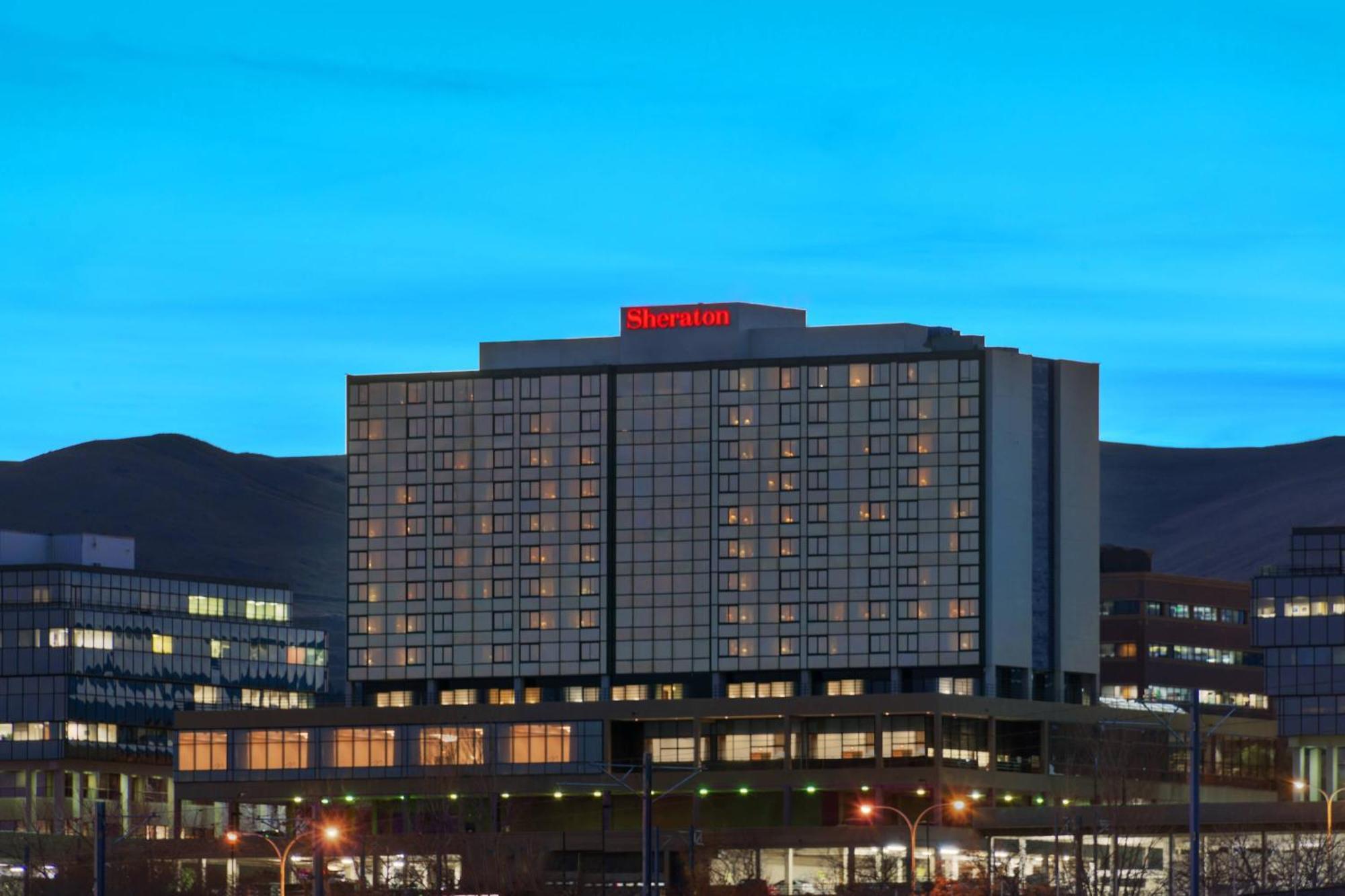 Sheraton Denver West 3*