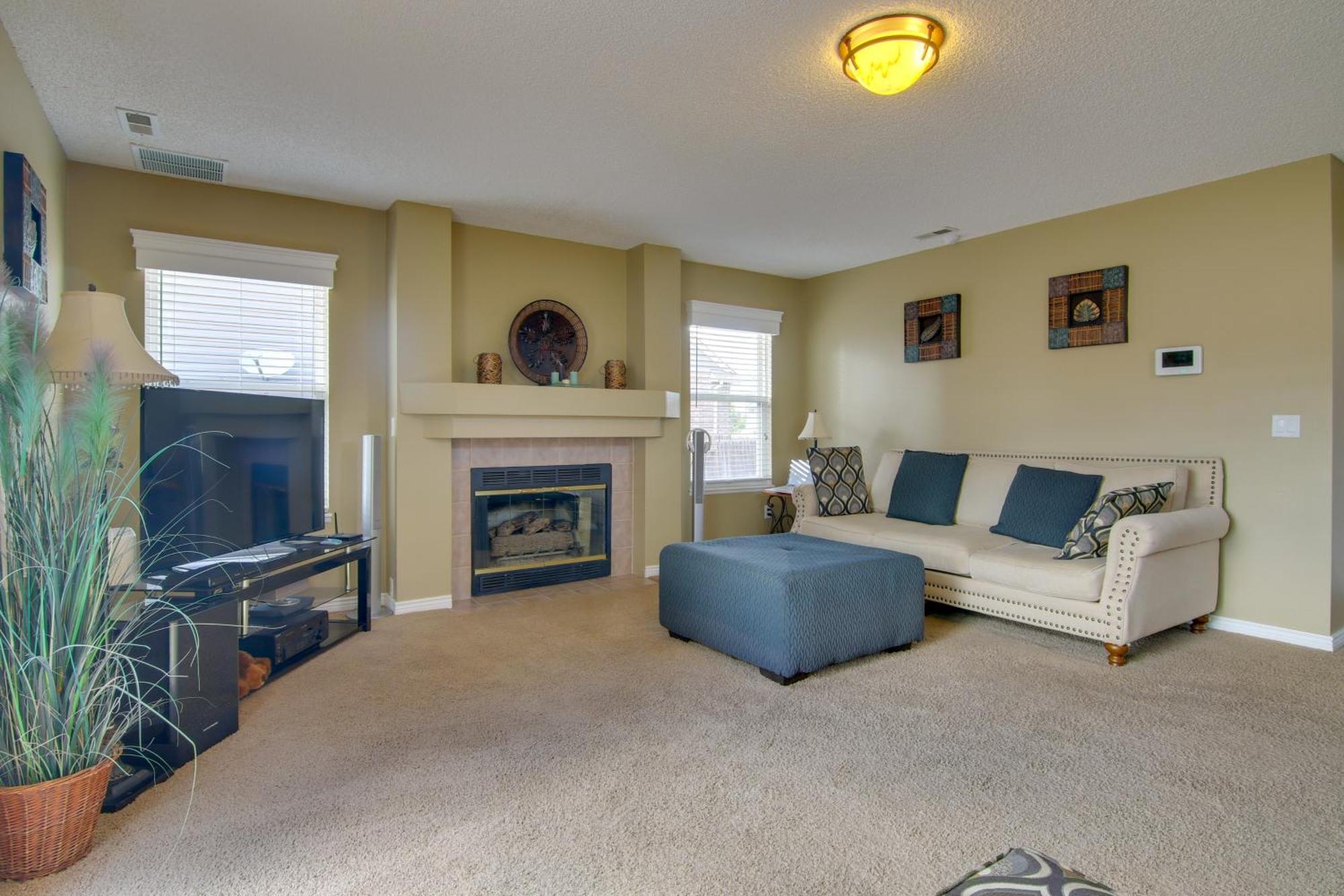 Cozy Abode 8 Mi To Downtown!