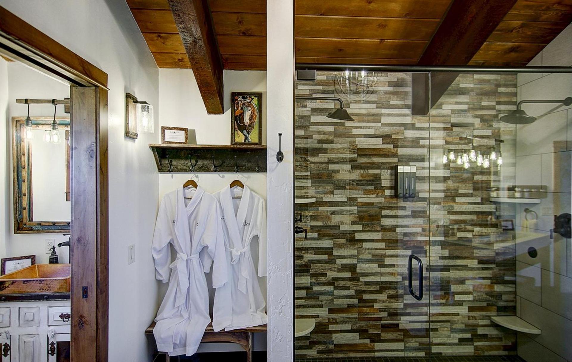 Bella Vista - Slopeside Storage, The Views, Grotto Hot Tub, Great And Game Holiday home *