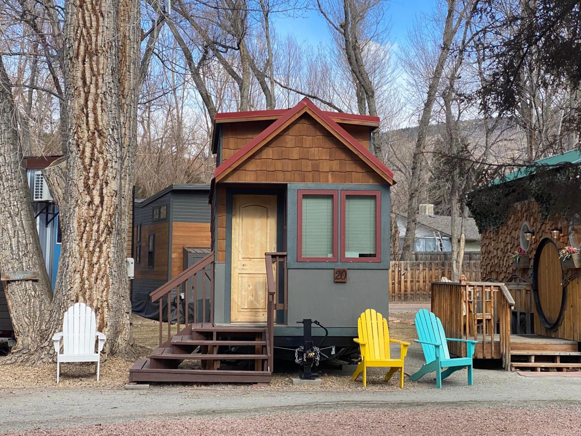 Weecasa Tiny * Lyons