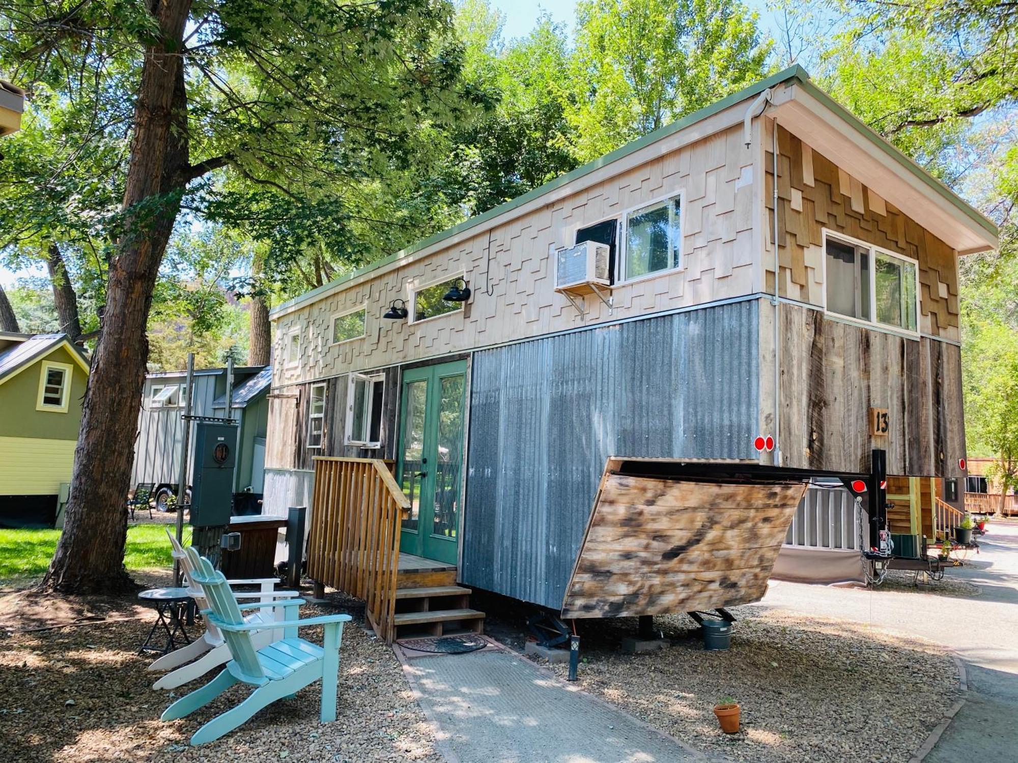 Weecasa Tiny * Lyons