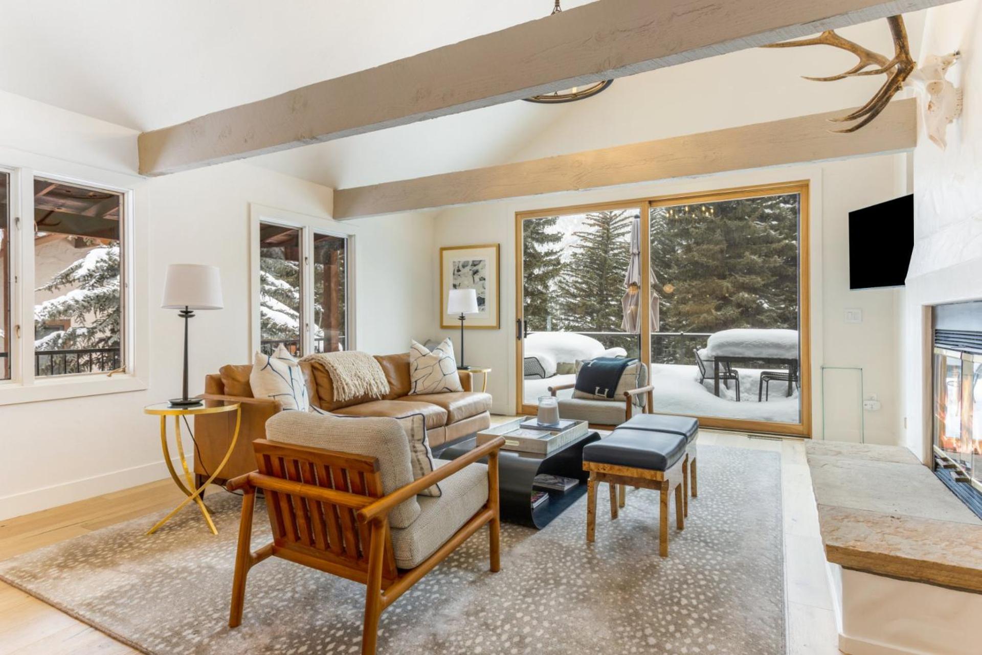 Novelle - Renovated, Chic Contemporary On Gore Creek With Hot Tub Holiday home