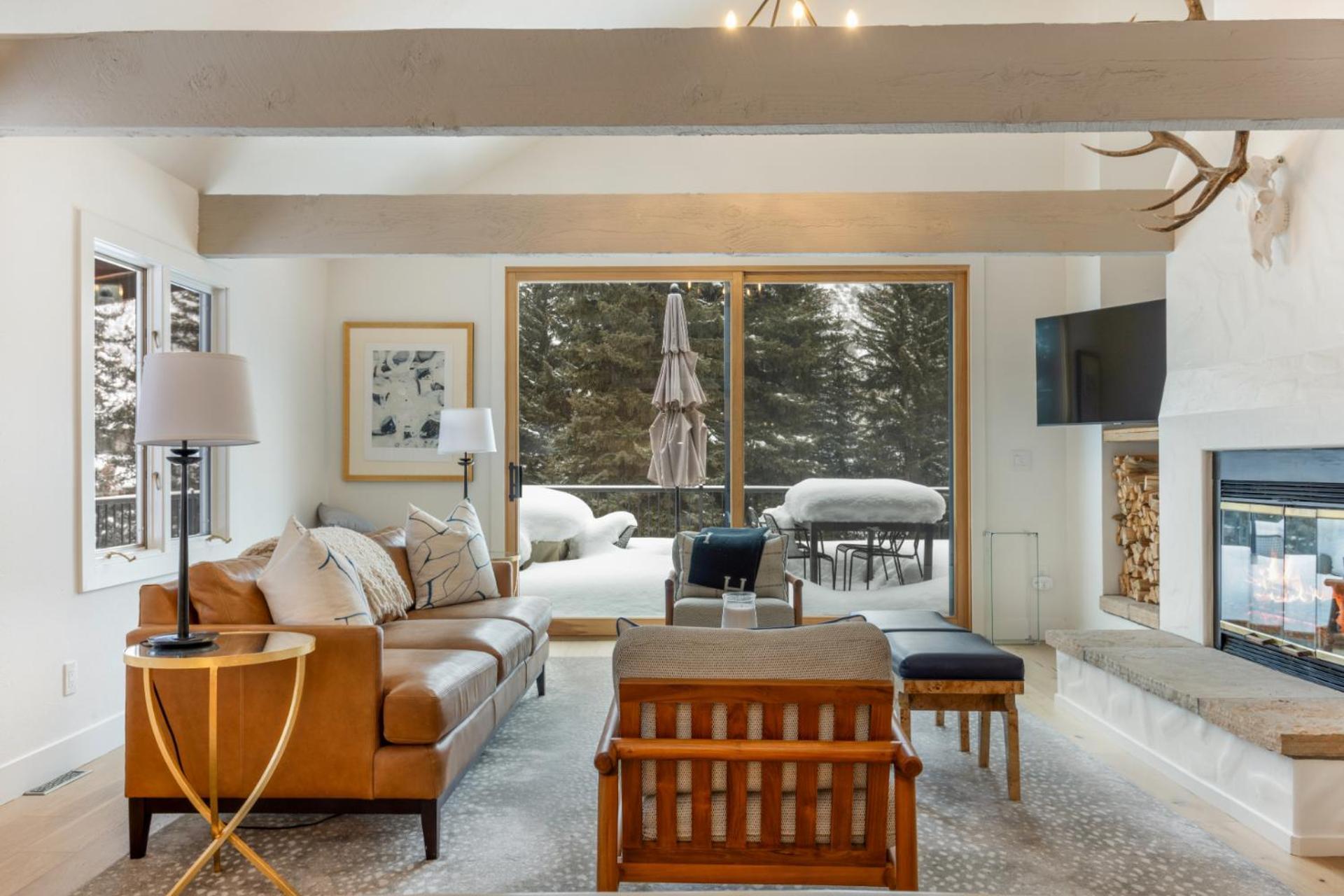 Novelle - Renovated, Chic Contemporary On Gore Creek With Hot Tub Holiday home