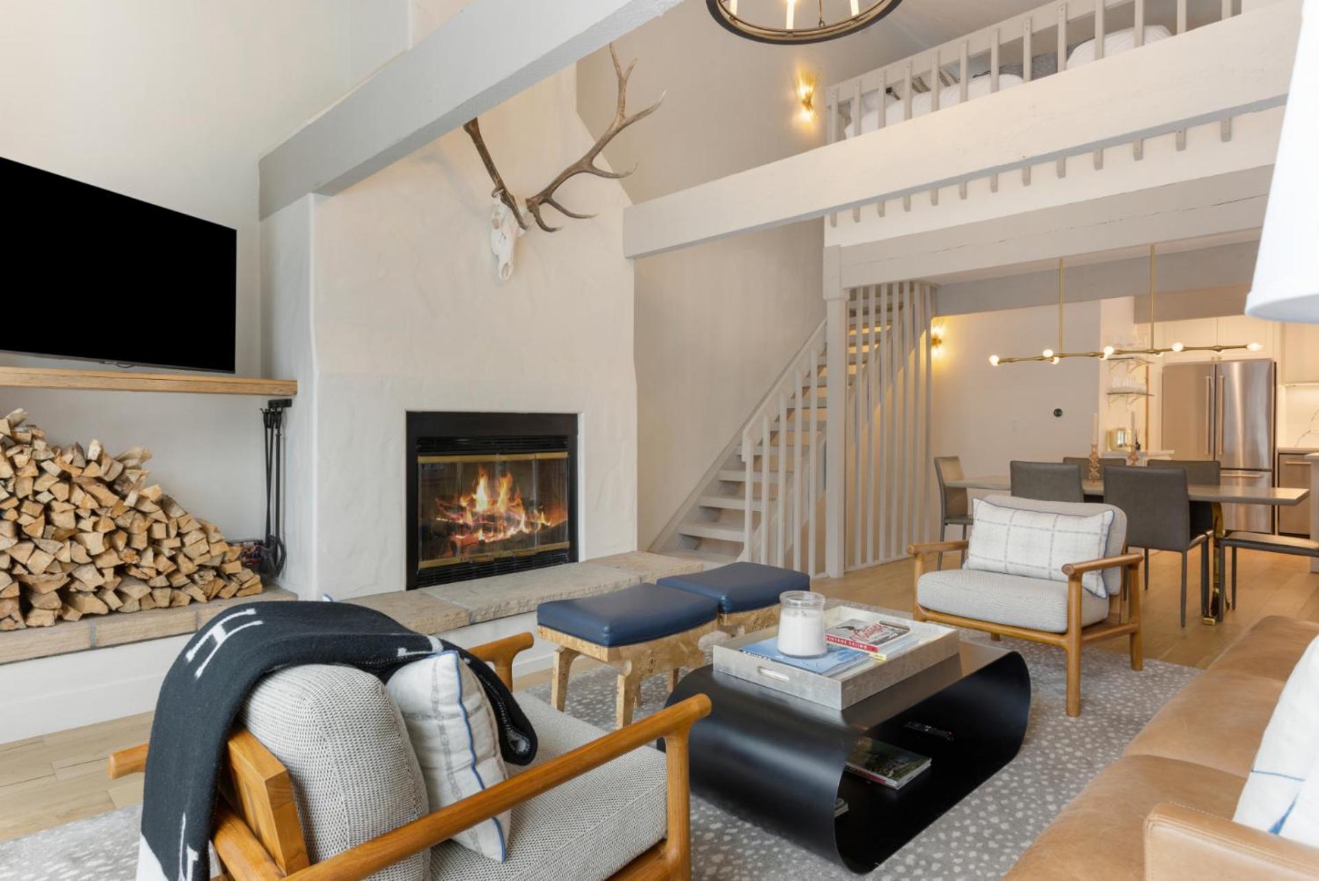 Novelle - Renovated, Chic Contemporary On Gore Creek With Hot Tub Vail