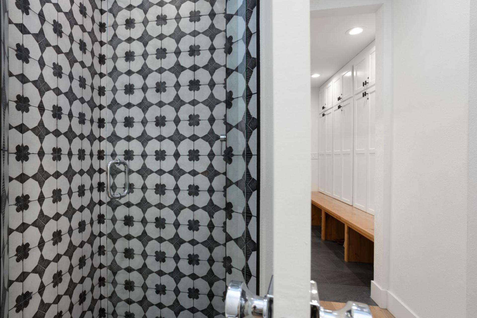 Novelle - Renovated, Chic Contemporary On Gore Creek With Hot Tub Vail