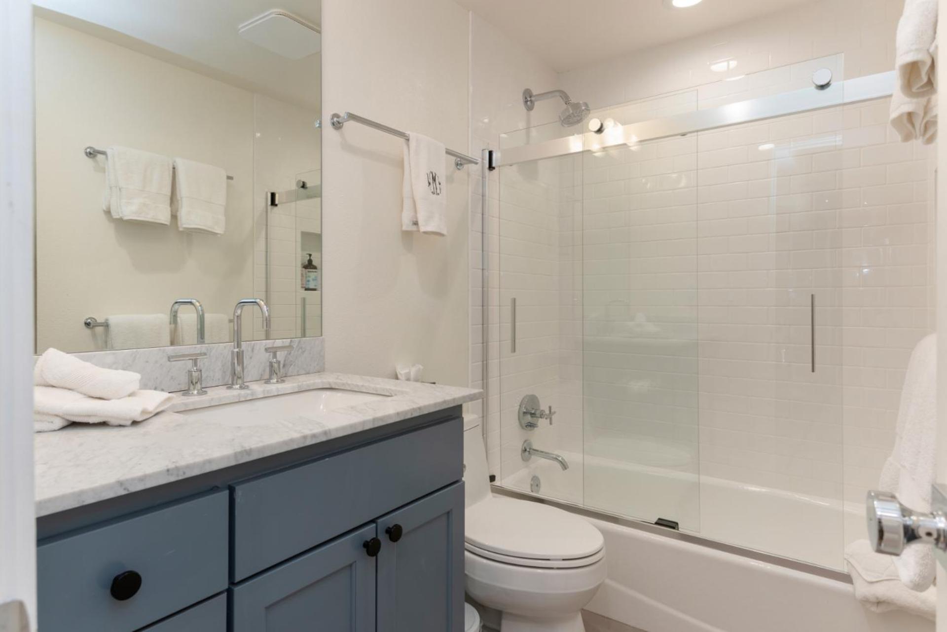 Novelle - Renovated, Chic Contemporary On Gore Creek With Hot Tub Holiday home *