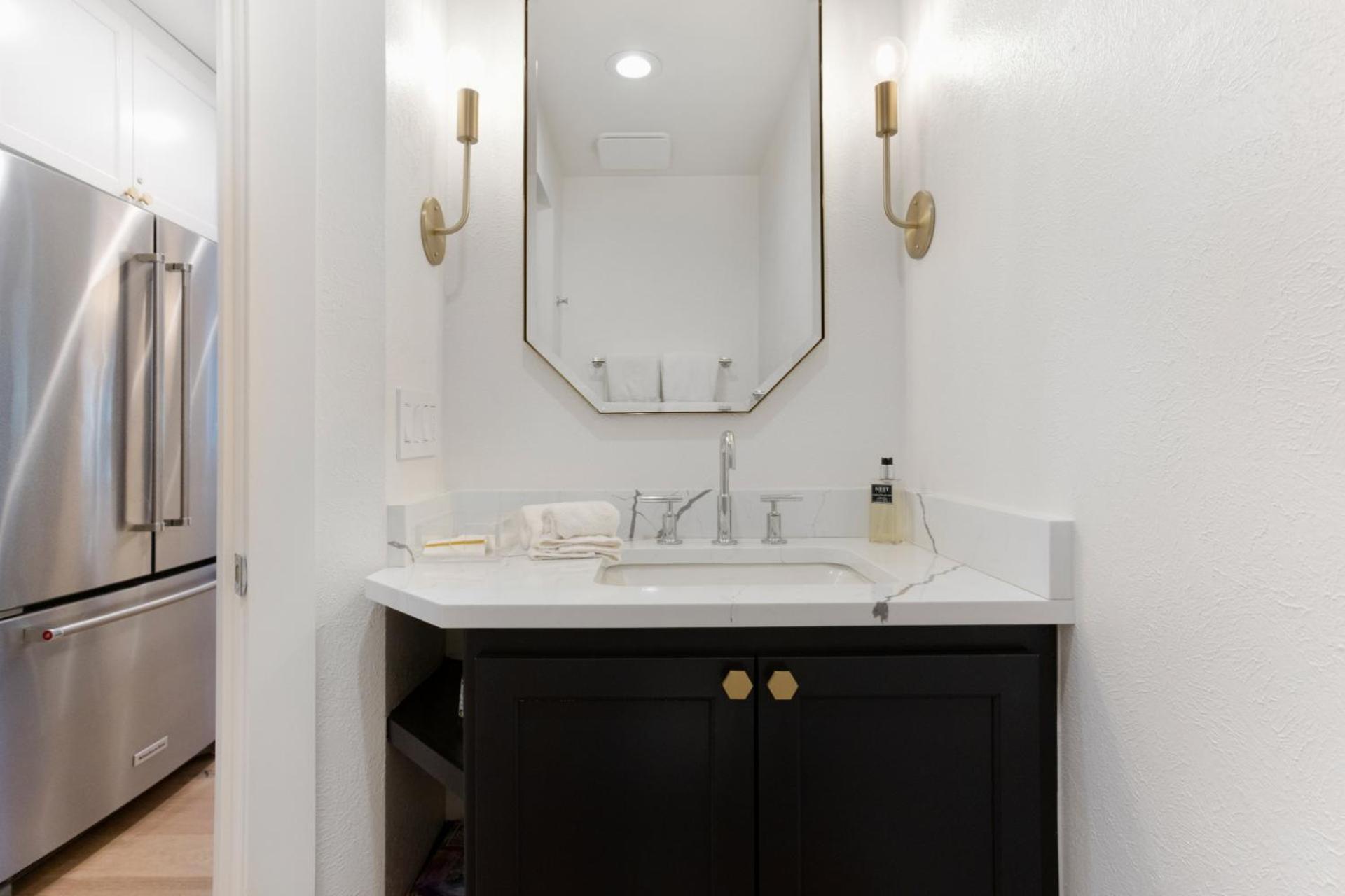 Holiday home Novelle - Renovated, Chic Contemporary On Gore Creek With Hot Tub *