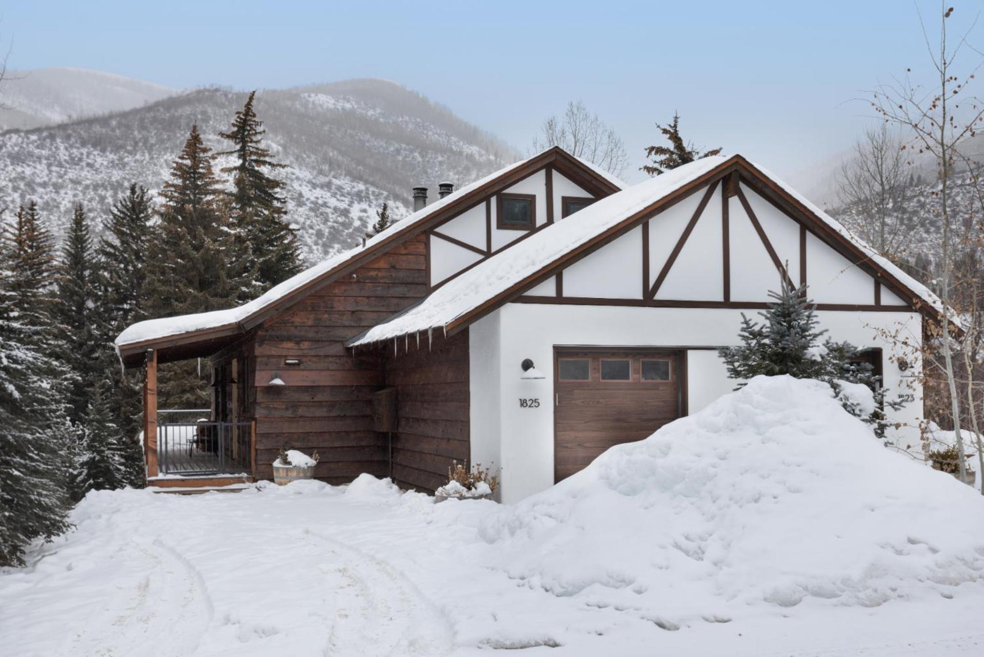 Novelle - Renovated, Chic Contemporary On Gore Creek With Hot Tub Holiday home Vail