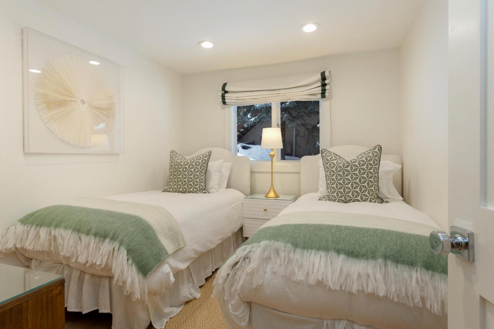 Holiday home Novelle - Renovated, Chic Contemporary On Gore Creek With Hot Tub Vail