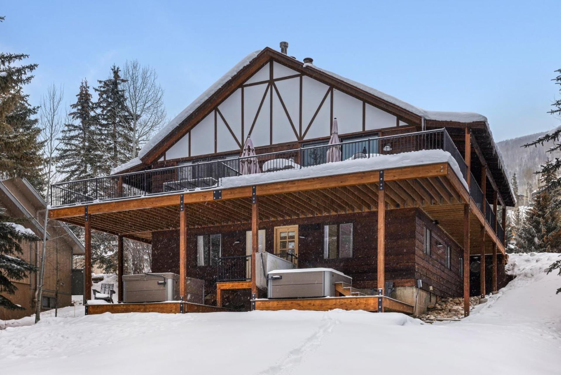 Novelle - Renovated, Chic Contemporary On Gore Creek With Hot Tub Holiday home Vail