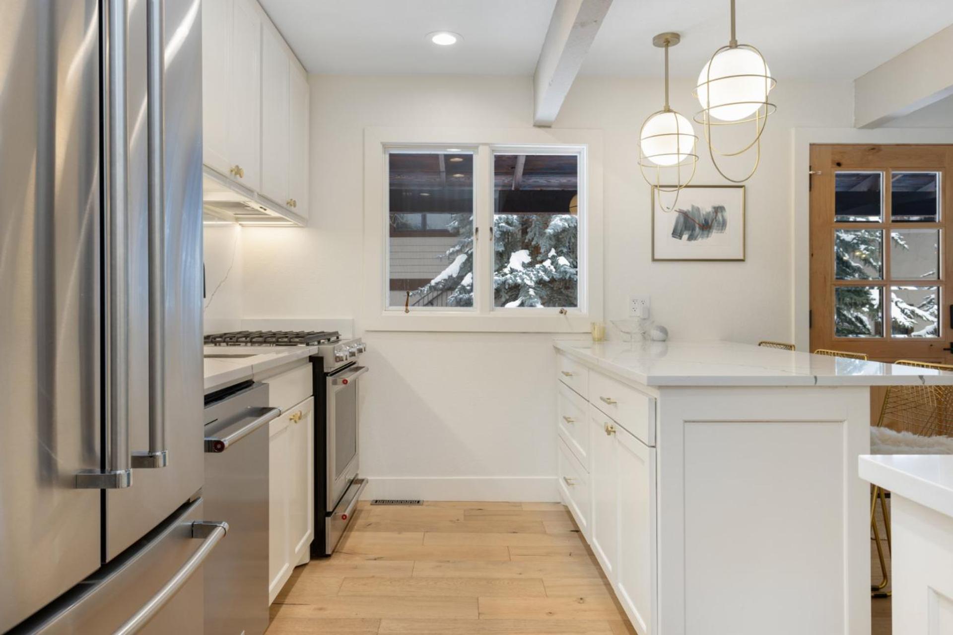 Novelle - Renovated, Chic Contemporary On Gore Creek With Hot Tub *