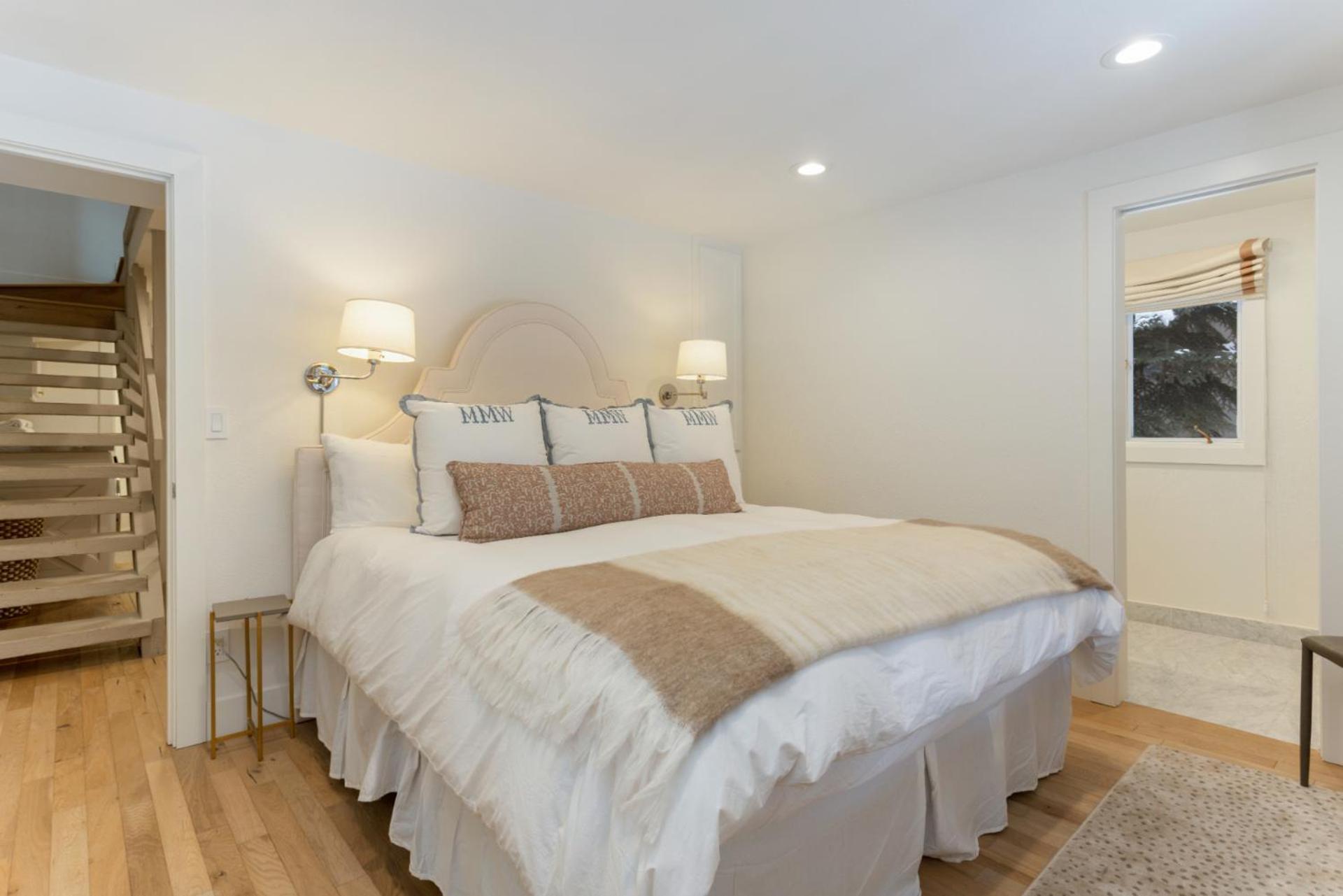 Novelle - Renovated, Chic Contemporary On Gore Creek With Hot Tub Holiday home Vail
