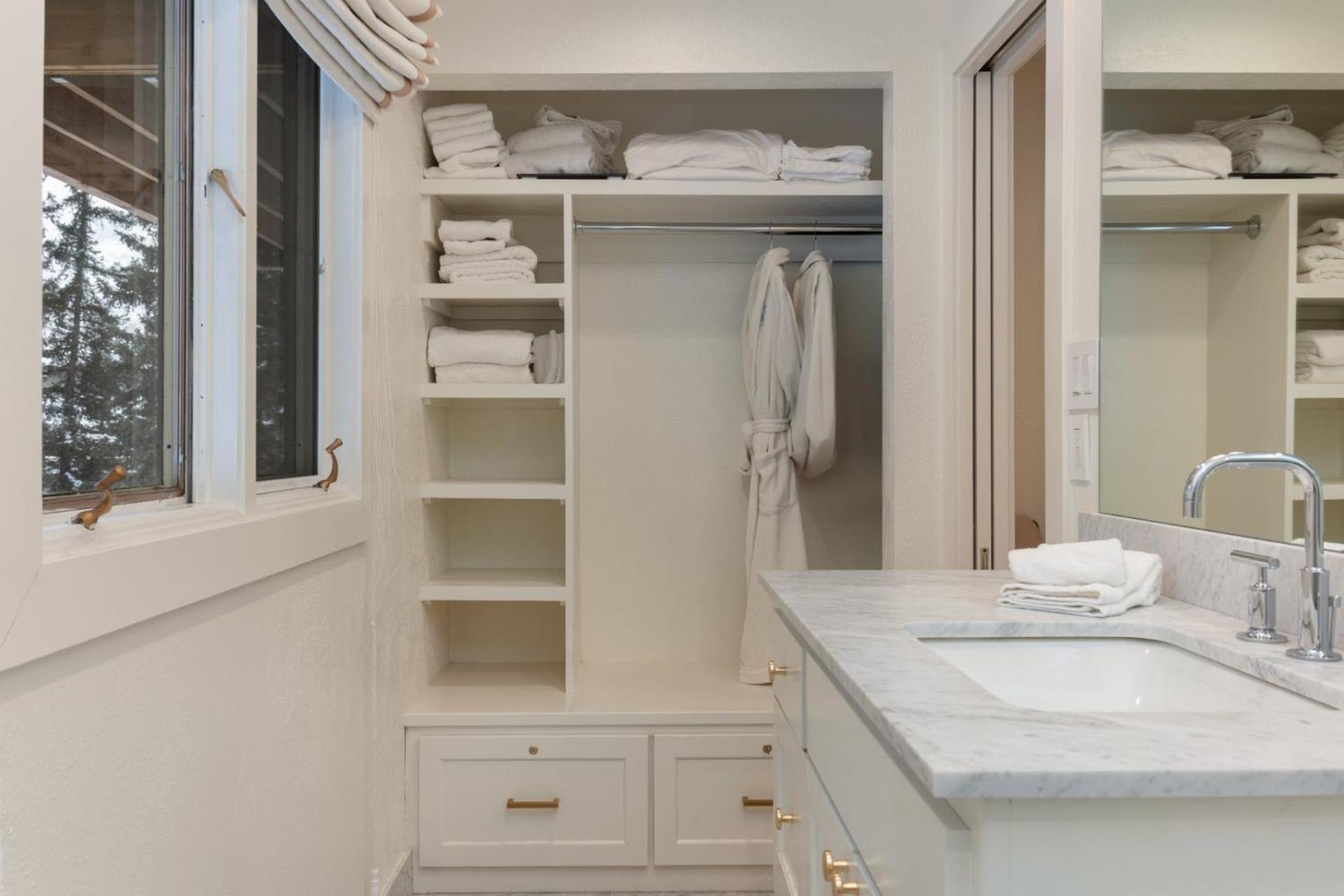 Novelle - Renovated, Chic Contemporary On Gore Creek With Hot Tub *