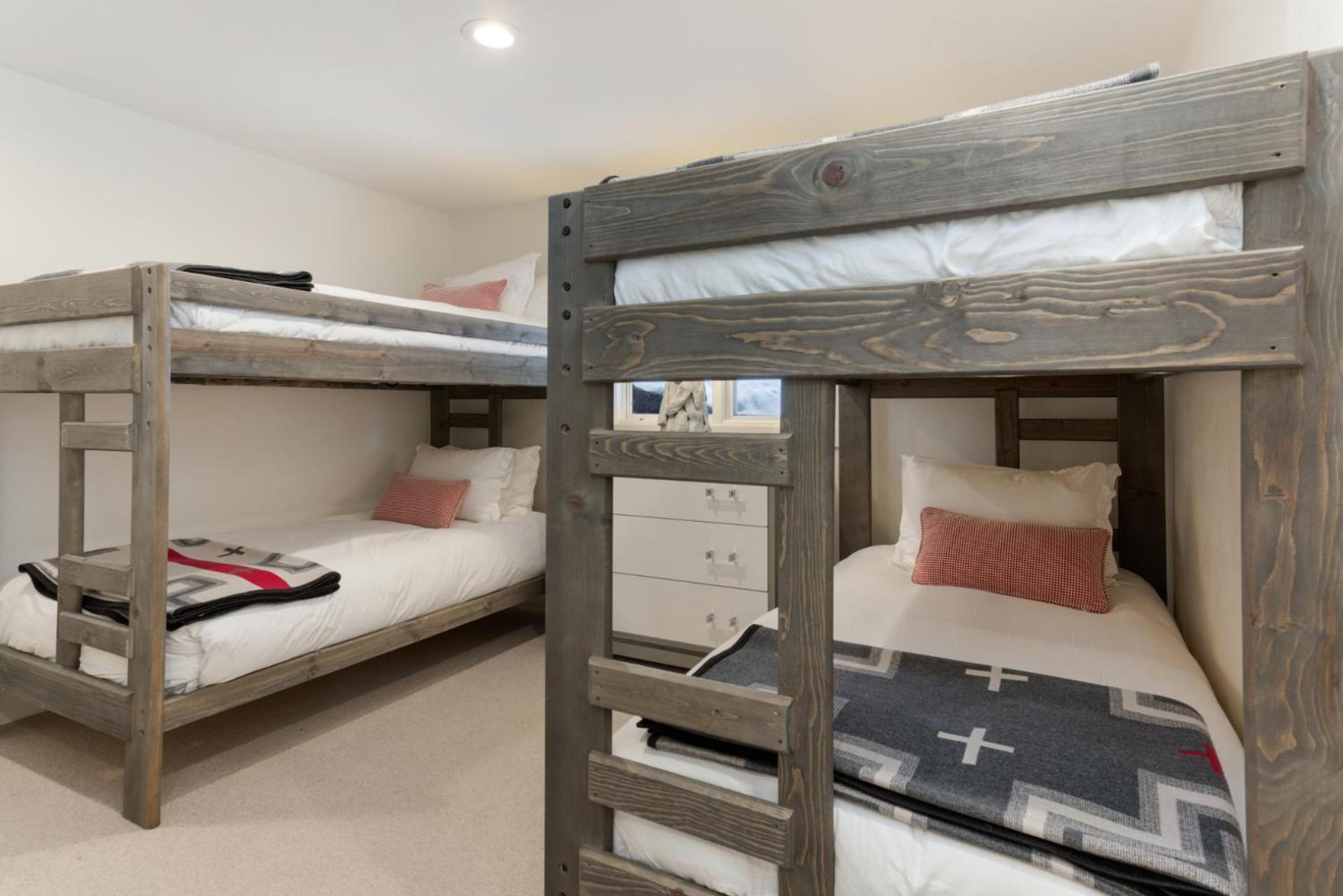 Novelle - Renovated, Chic Contemporary On Gore Creek With Hot Tub Holiday home