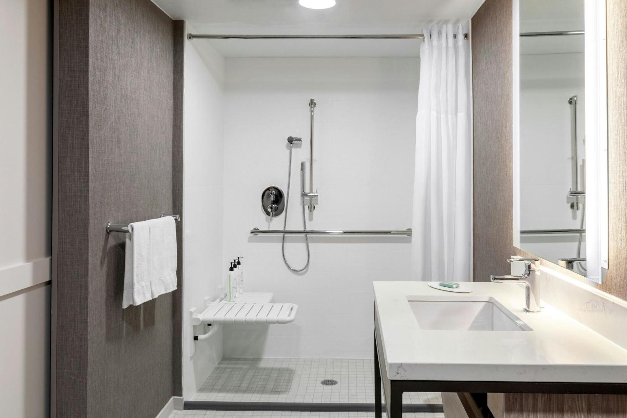 Springhill Denver North / 3*