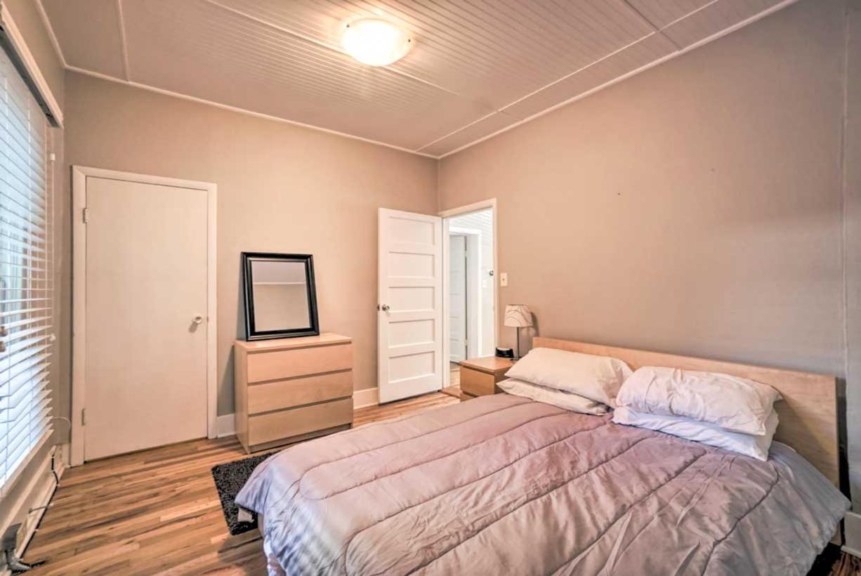 Holiday home Historic Redstone With Large Backyard, Walk To Csu! *