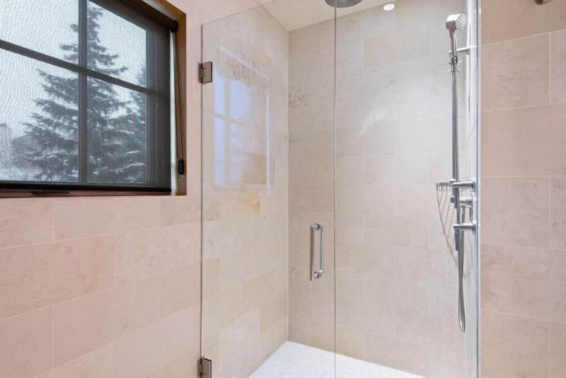 4 Bedroom Luxury At Solaris Residences Apartment *