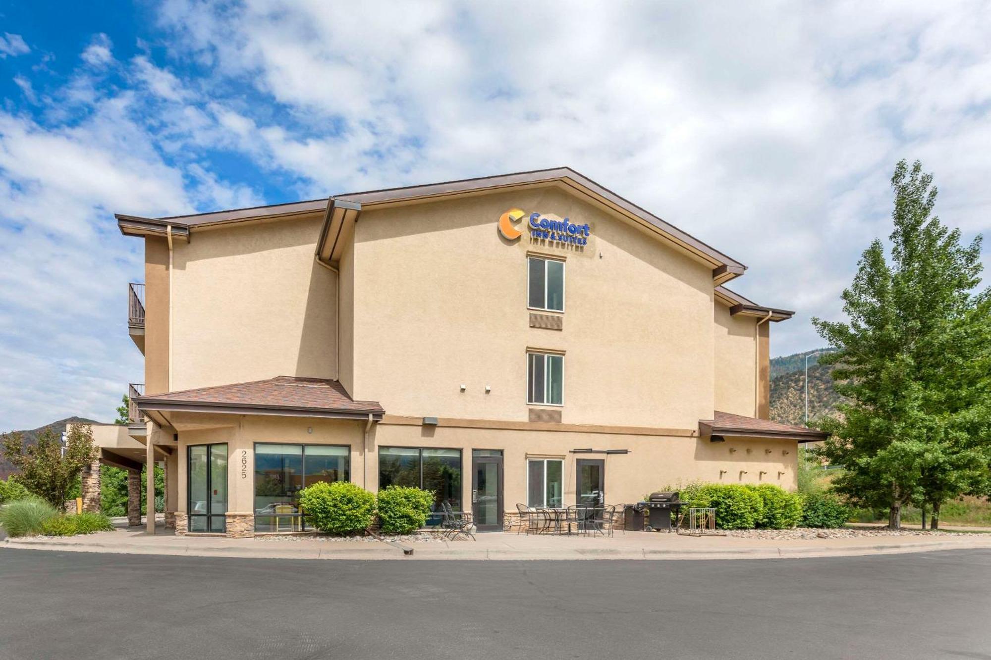 Hotel Comfort & On The River Glenwood Springs