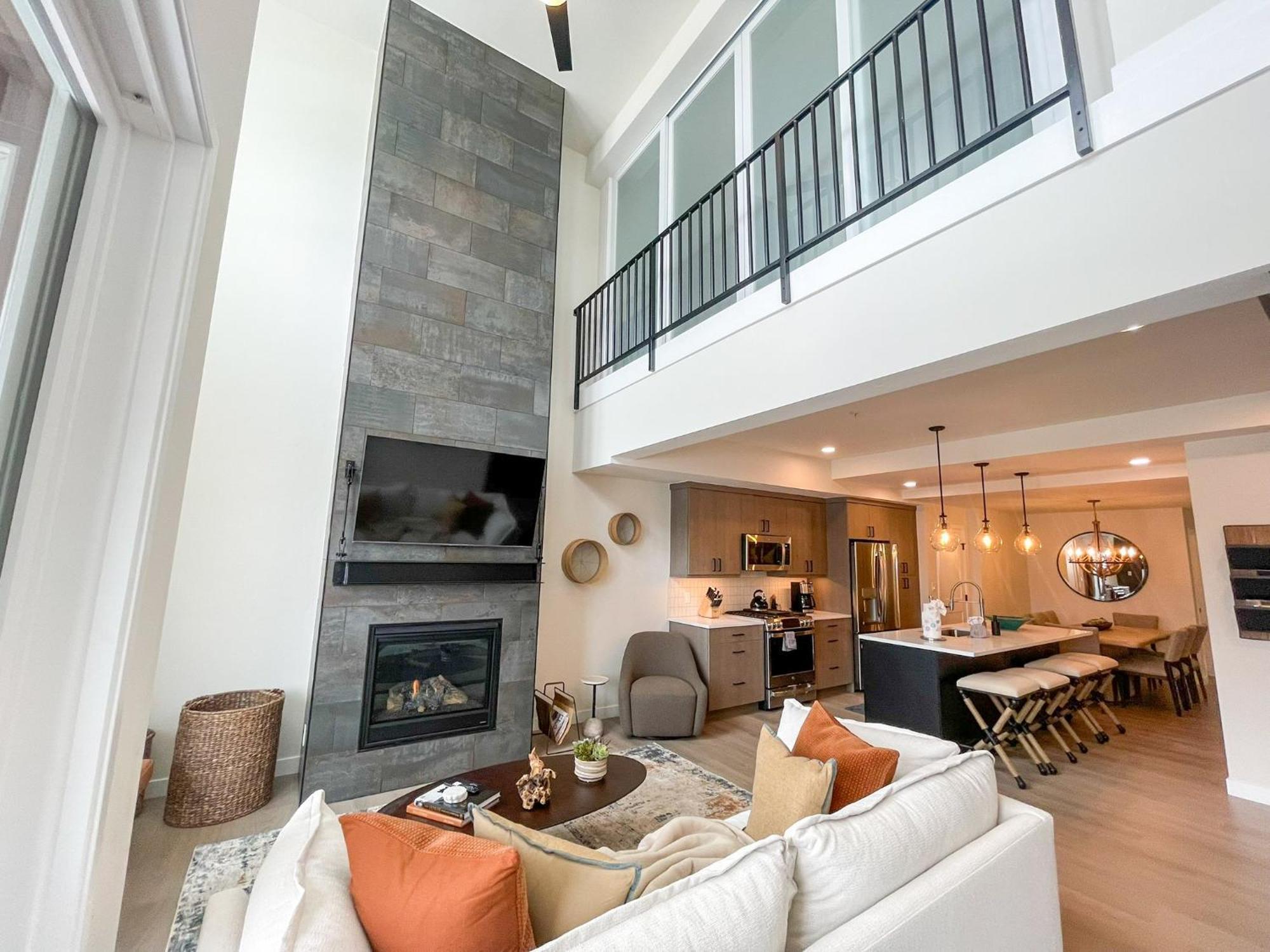 New Luxury Loft 219 I Hot Tub I Great Views I Price I Free Adventures Daily Holiday home *