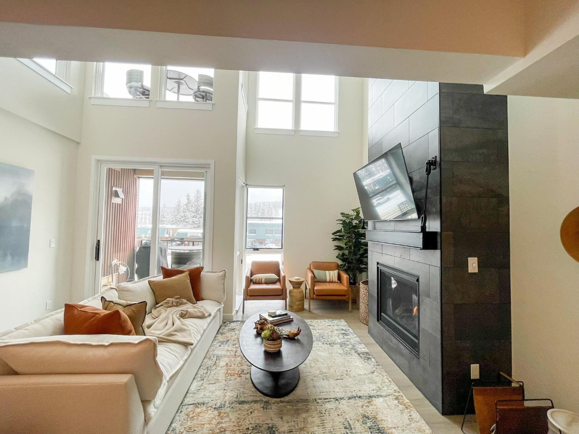 New Luxury Loft 219 I Hot Tub I Great Views I Price I Free Adventures Daily Holiday home