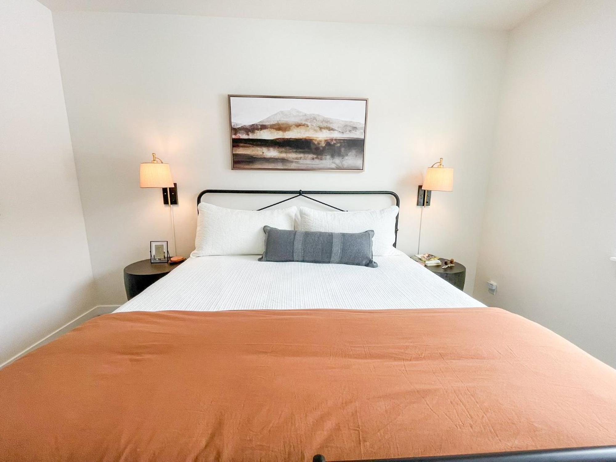 New Luxury Loft 219 I Hot Tub I Great Views I Price I Free Adventures Daily Holiday home