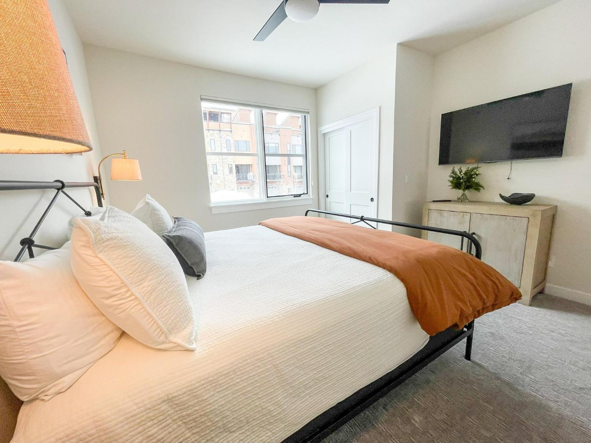 New Luxury Loft 219 I Hot Tub I Great Views I Price I Free Adventures Daily Holiday home *