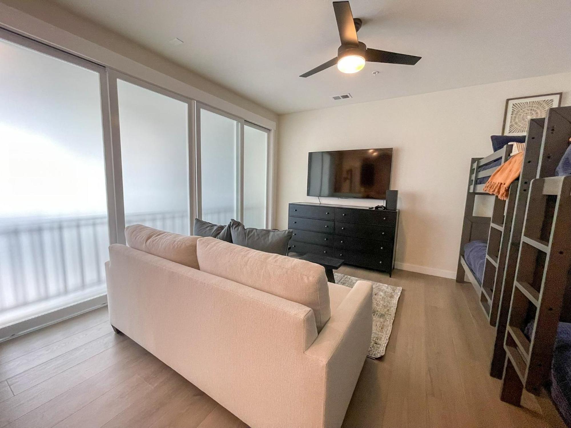 New Luxury Loft 219 I Hot Tub I Great Views I Price I Free Adventures Daily Holiday home Winter Park