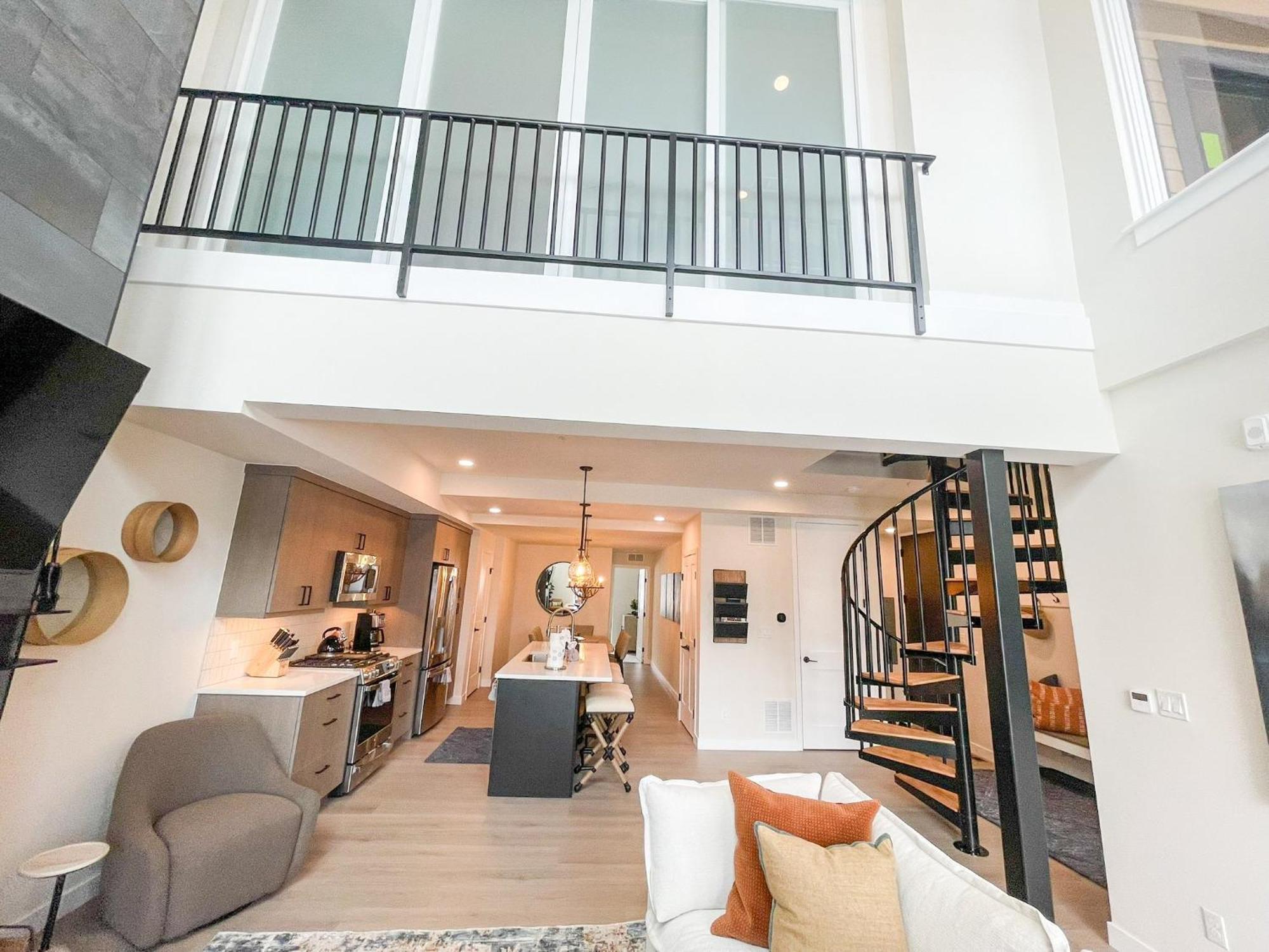 New Luxury Loft 219 I Hot Tub I Great Views I Price I Free Adventures Daily *