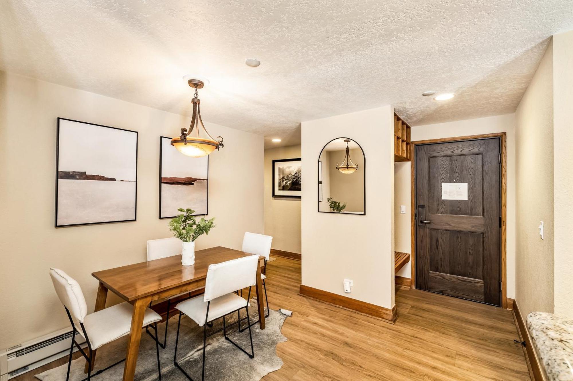 Scenic 2br & 2ba Escape - Walk To Trails & Village Dining Aparthotel *