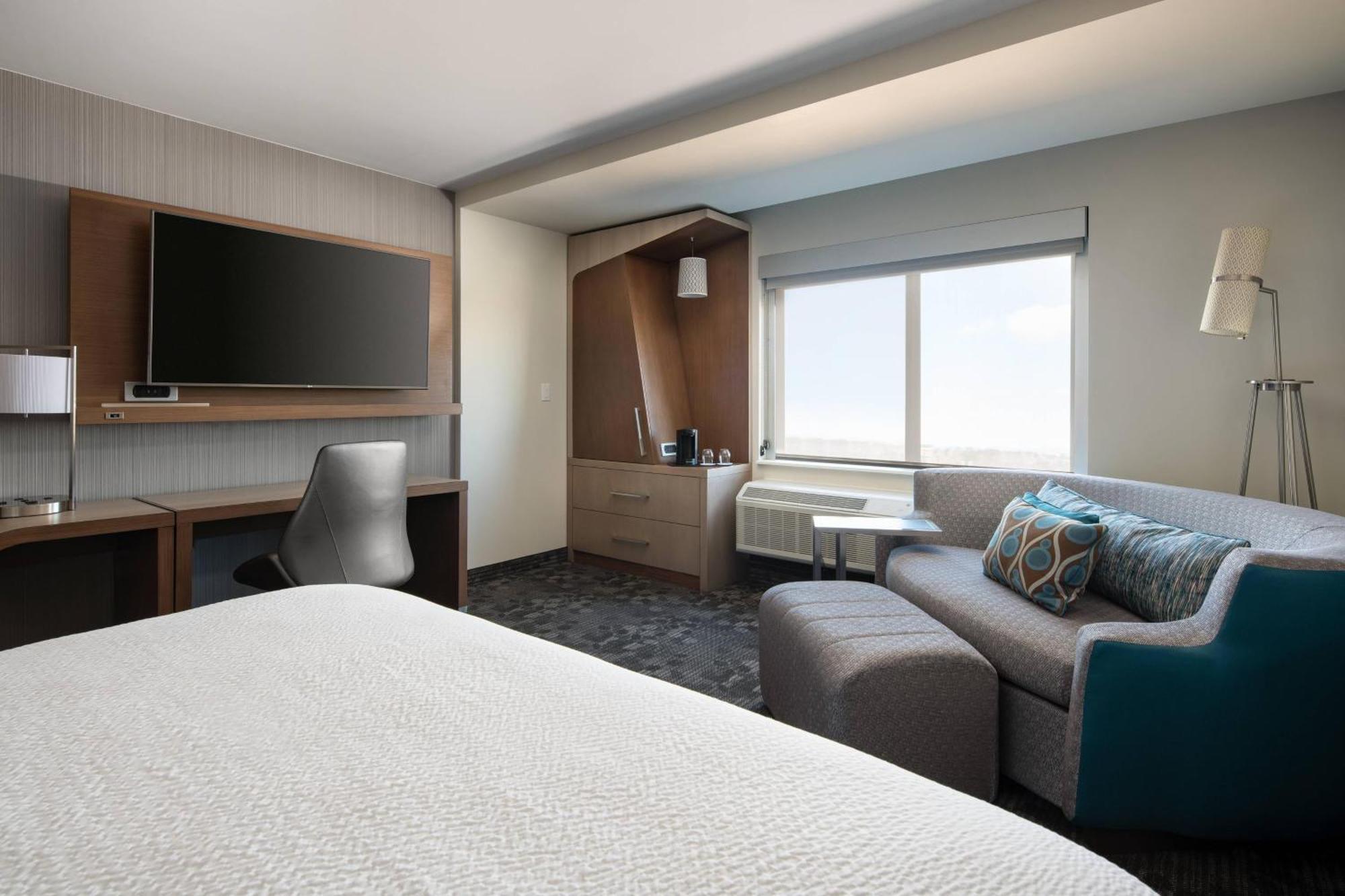 Courtyard By Marriott Collins 3*