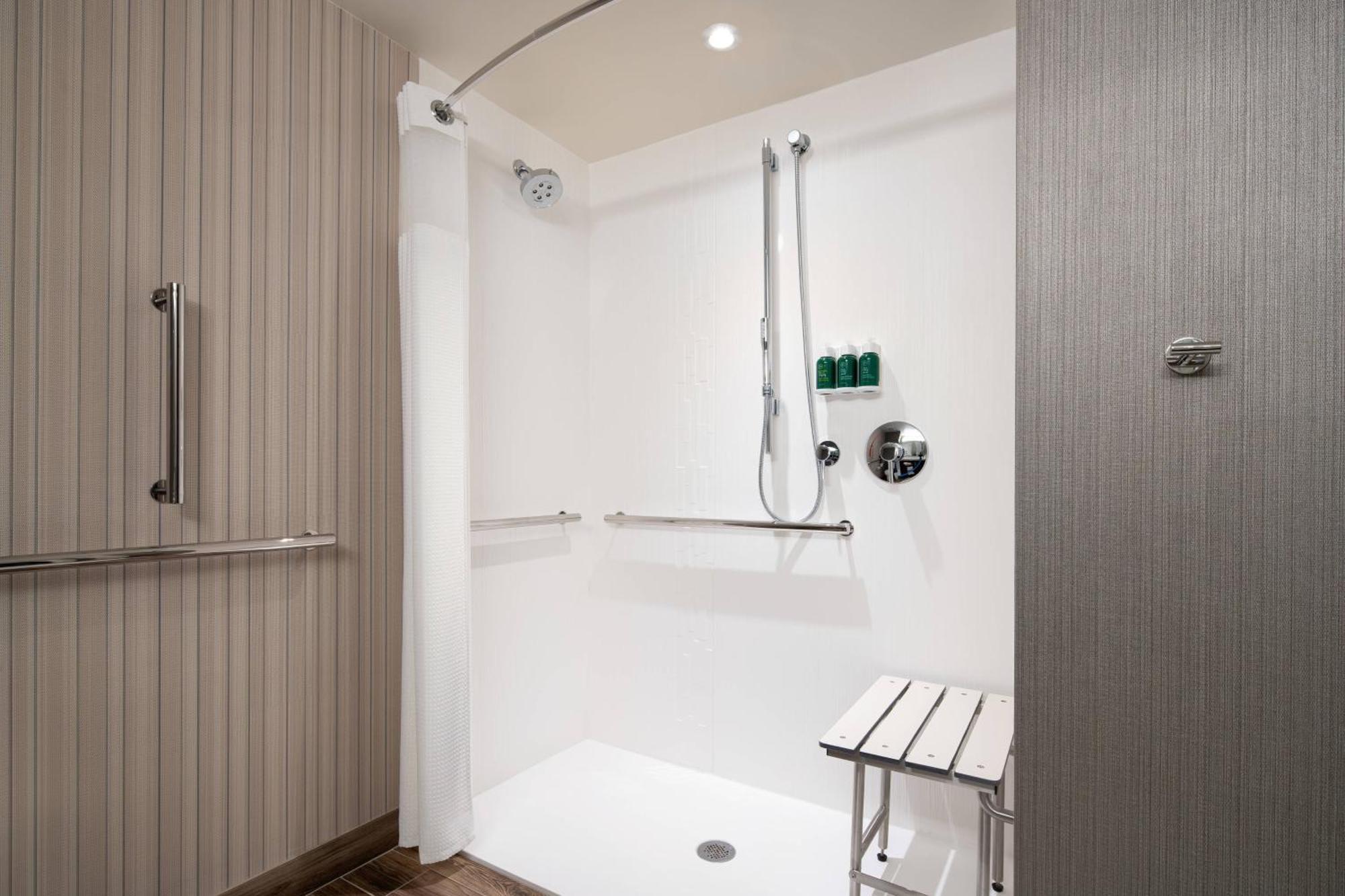 Courtyard By Marriott Collins 3*