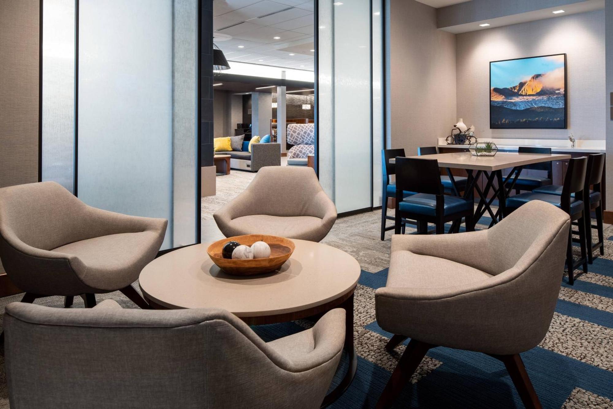 Courtyard By Marriott Collins