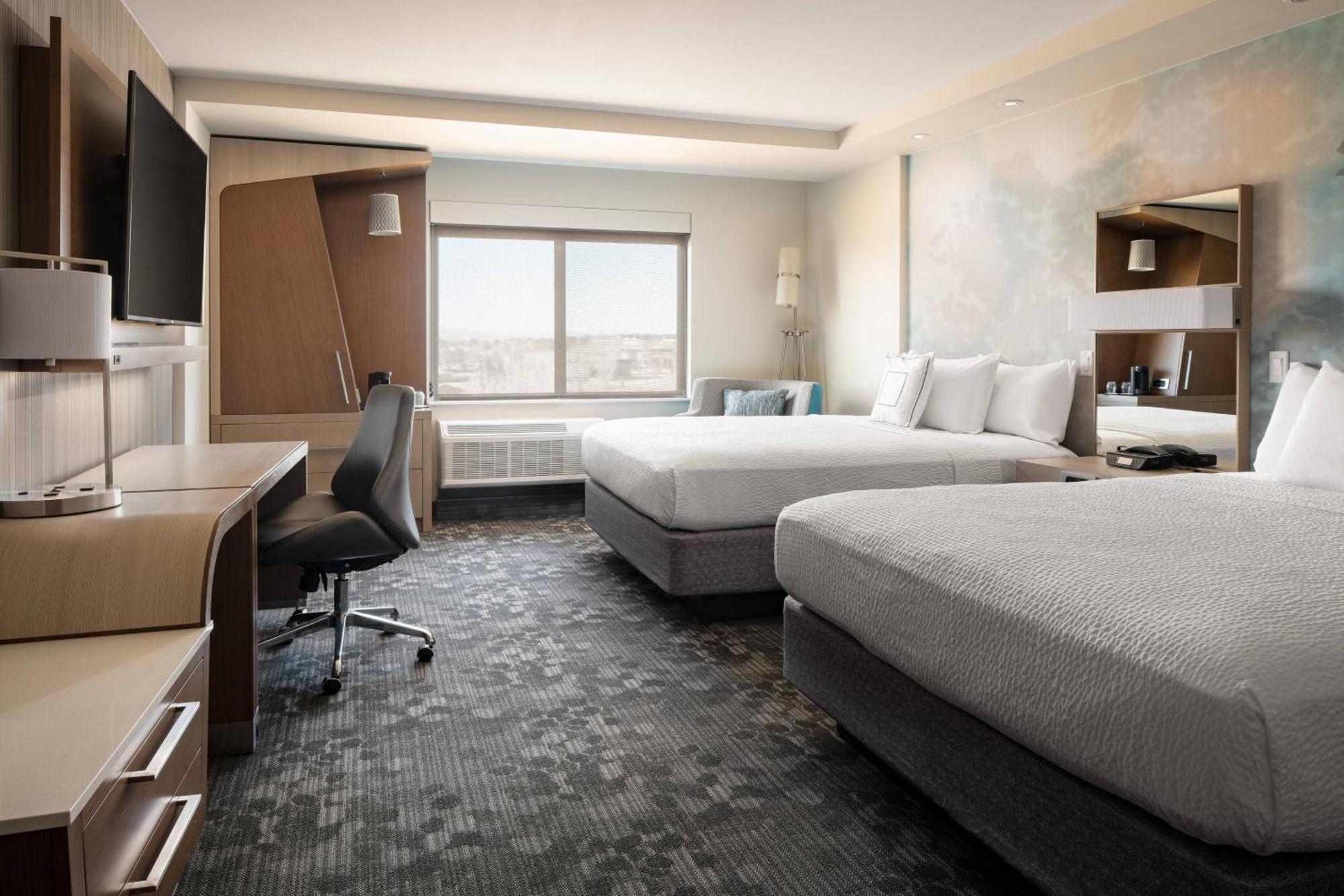 Courtyard By Marriott Collins Hotel 3*