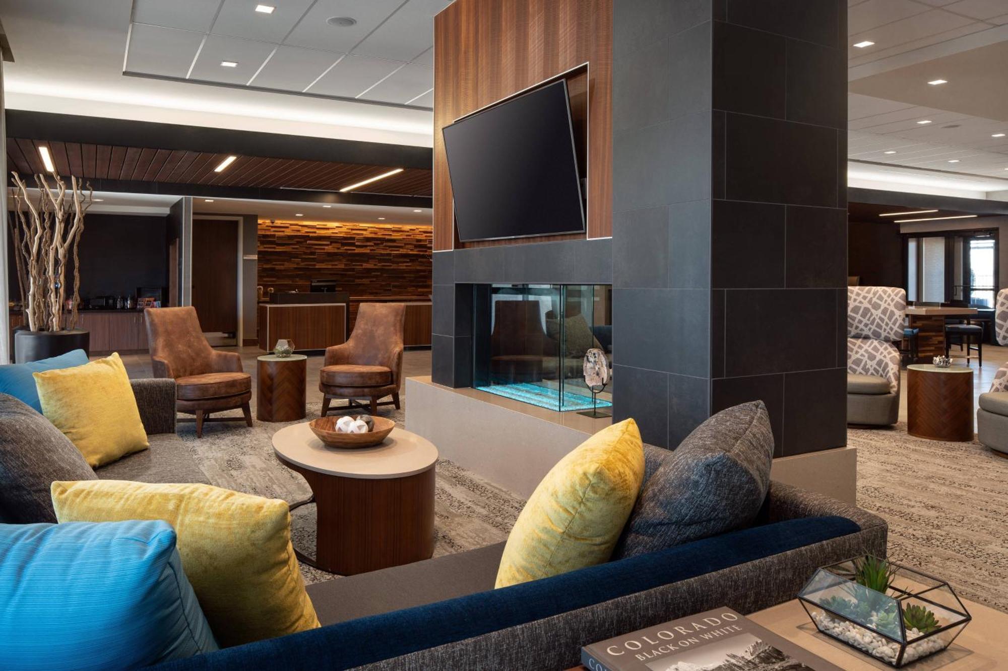 Courtyard By Marriott Collins