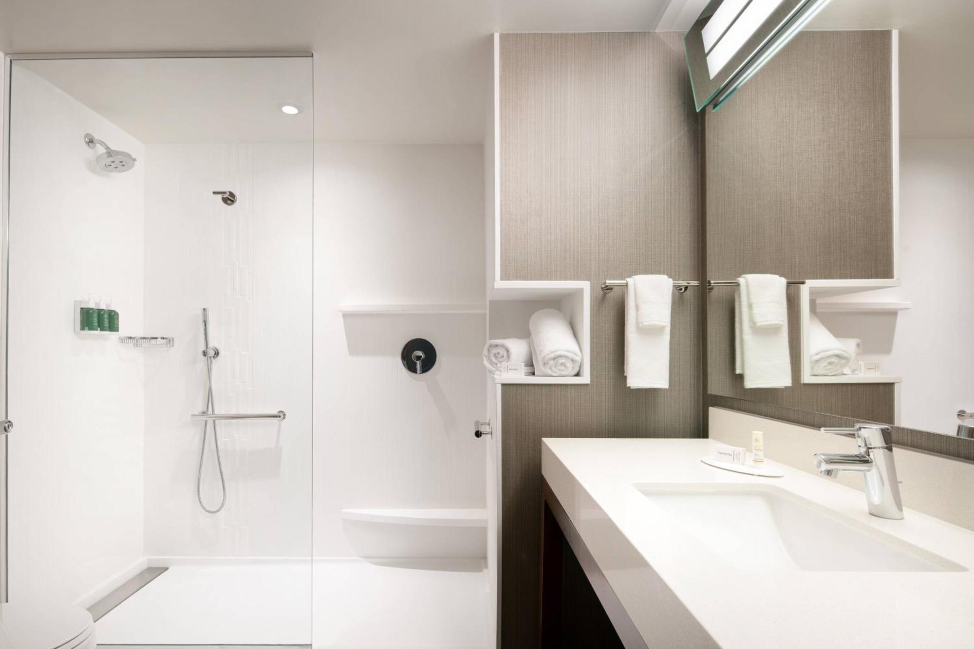 Courtyard By Marriott Collins 3*