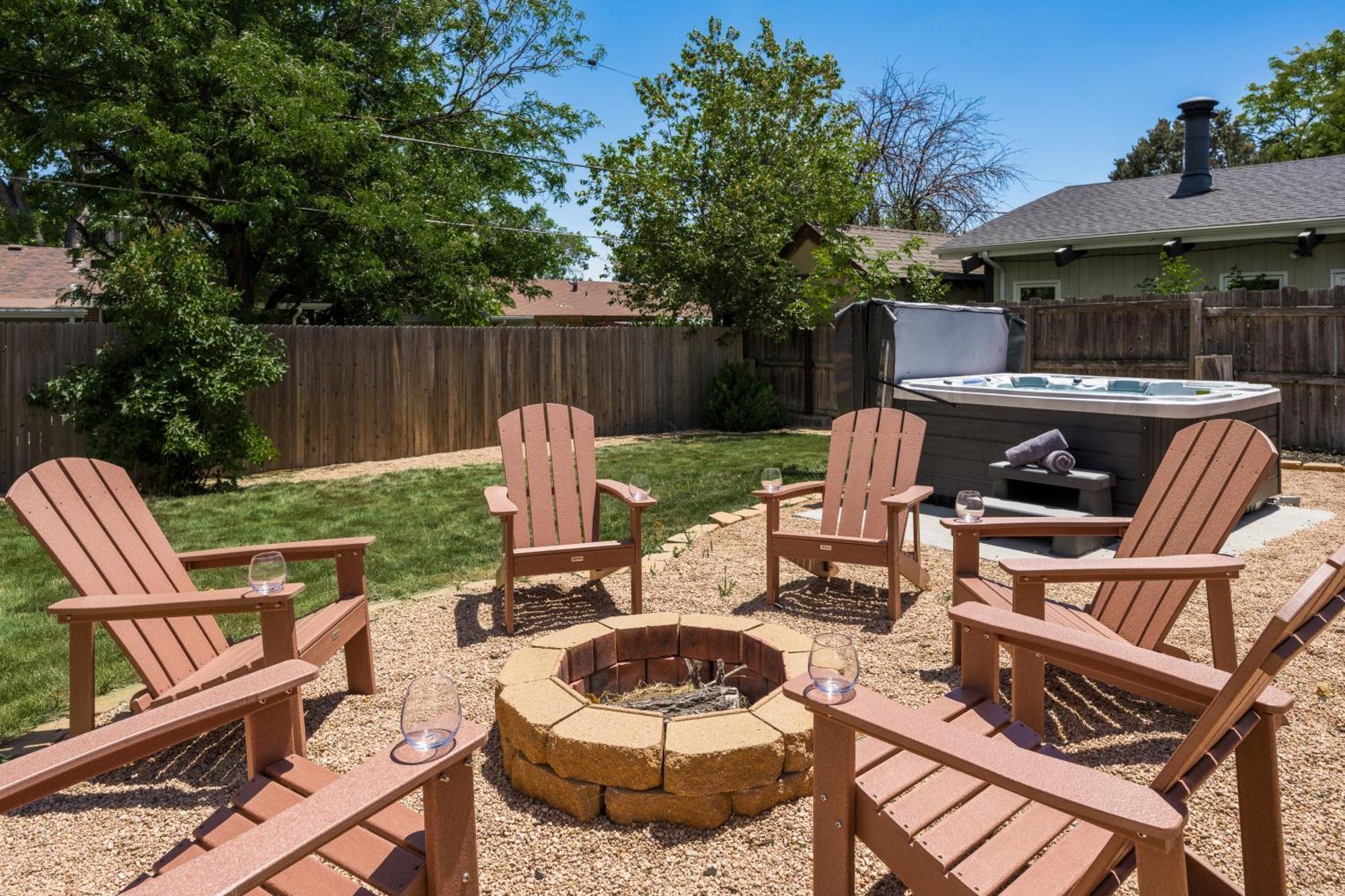 New Modern, Luxury With Hot Tub, Gym, Sauna, And 12 Minutes To Denver Casa de férias
