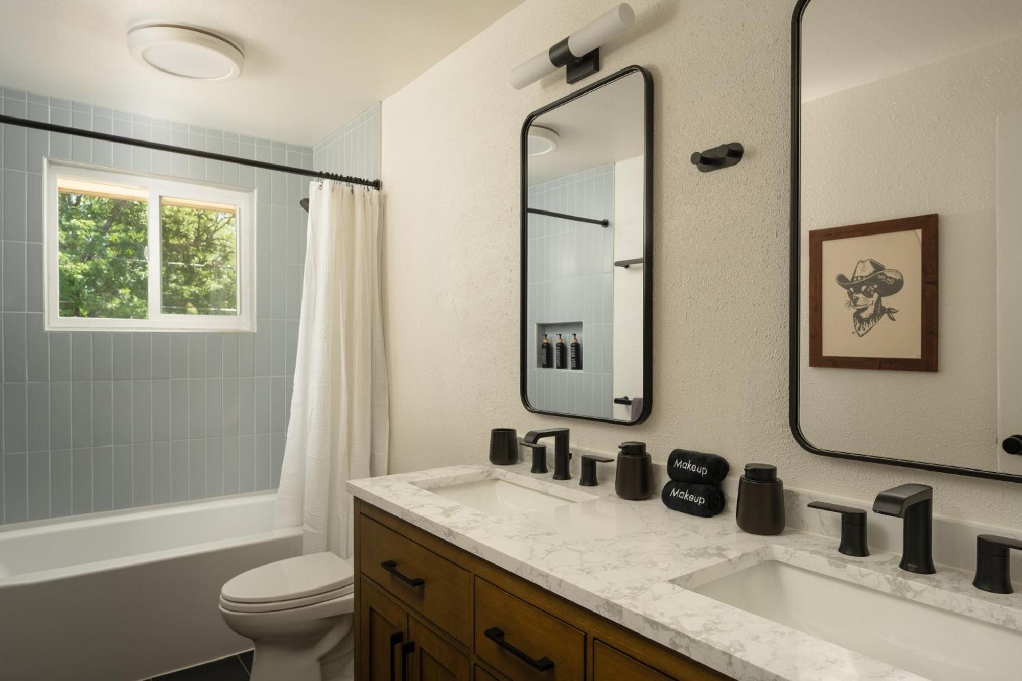 New Modern, Luxury With Hot Tub, Gym, Sauna, And 12 Minutes To Denver *