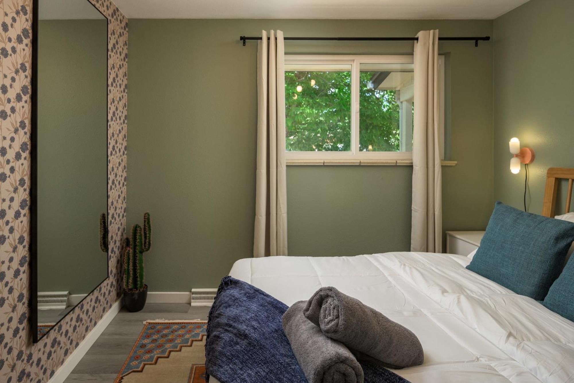 New Modern, Luxury With Hot Tub, Gym, Sauna, And 12 Minutes To Denver *