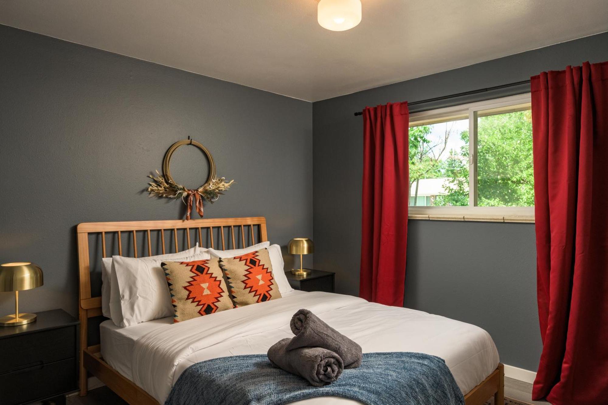 New Modern, Luxury With Hot Tub, Gym, Sauna, And 12 Minutes To Denver Casa de férias Arvada