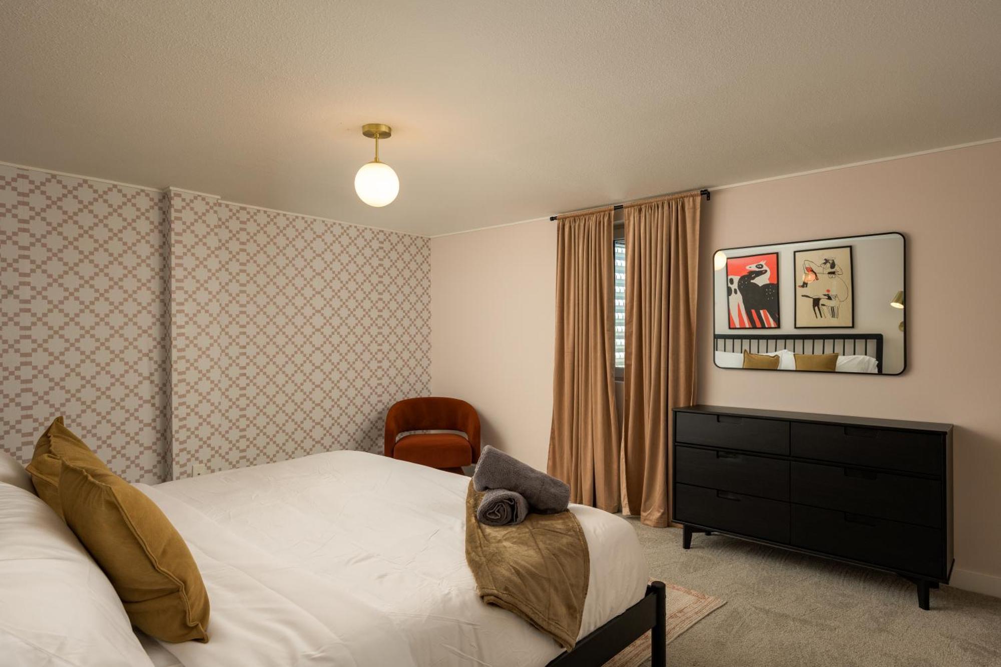 New Modern, Luxury With Hot Tub, Gym, Sauna, And 12 Minutes To Denver Casa de férias Arvada