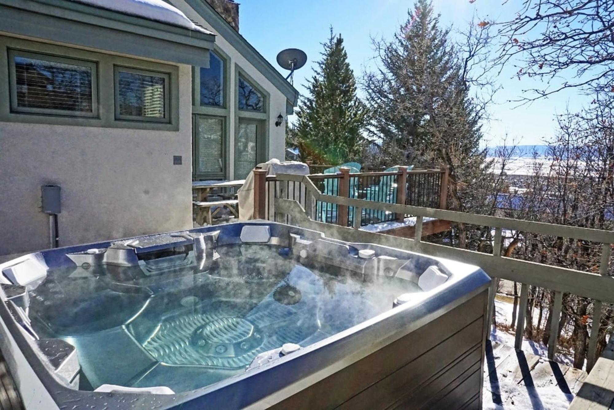 Private Hot Tub With Mountain Views, Pet Friendly, Quick Walk To Area Base *