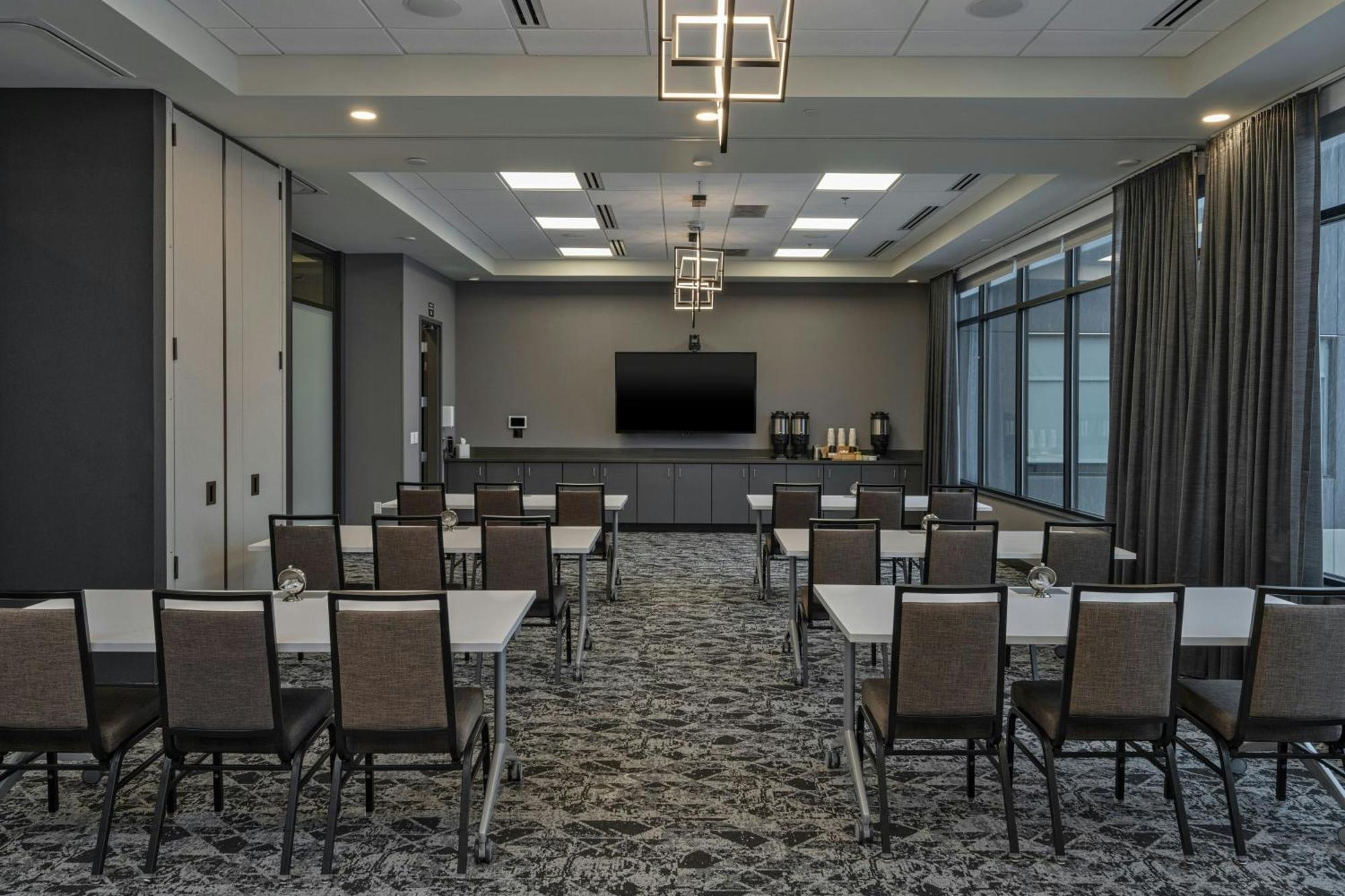 Hotel Springhill By Marriott Downtown 2*