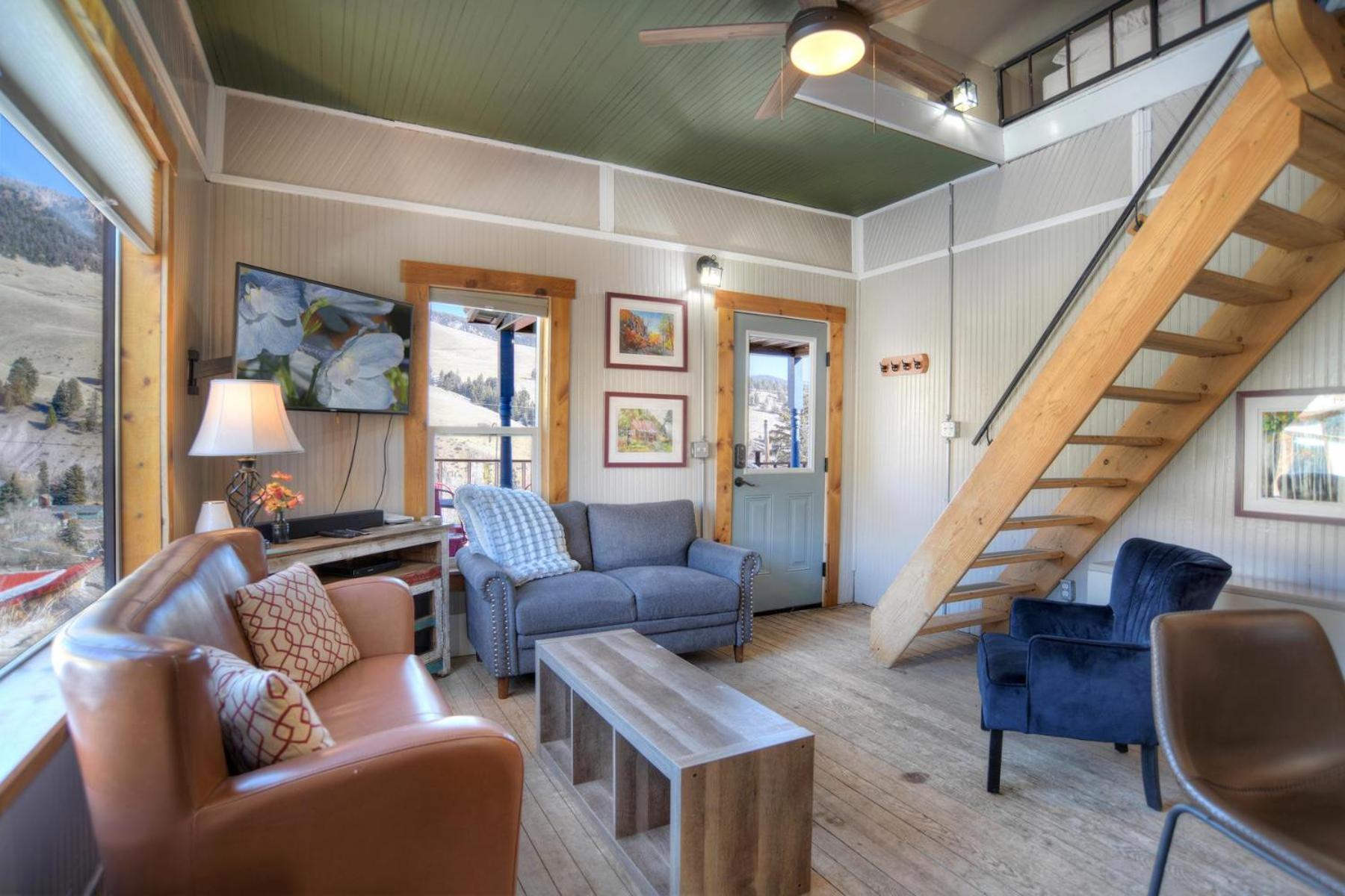 Hilltop House * Creede