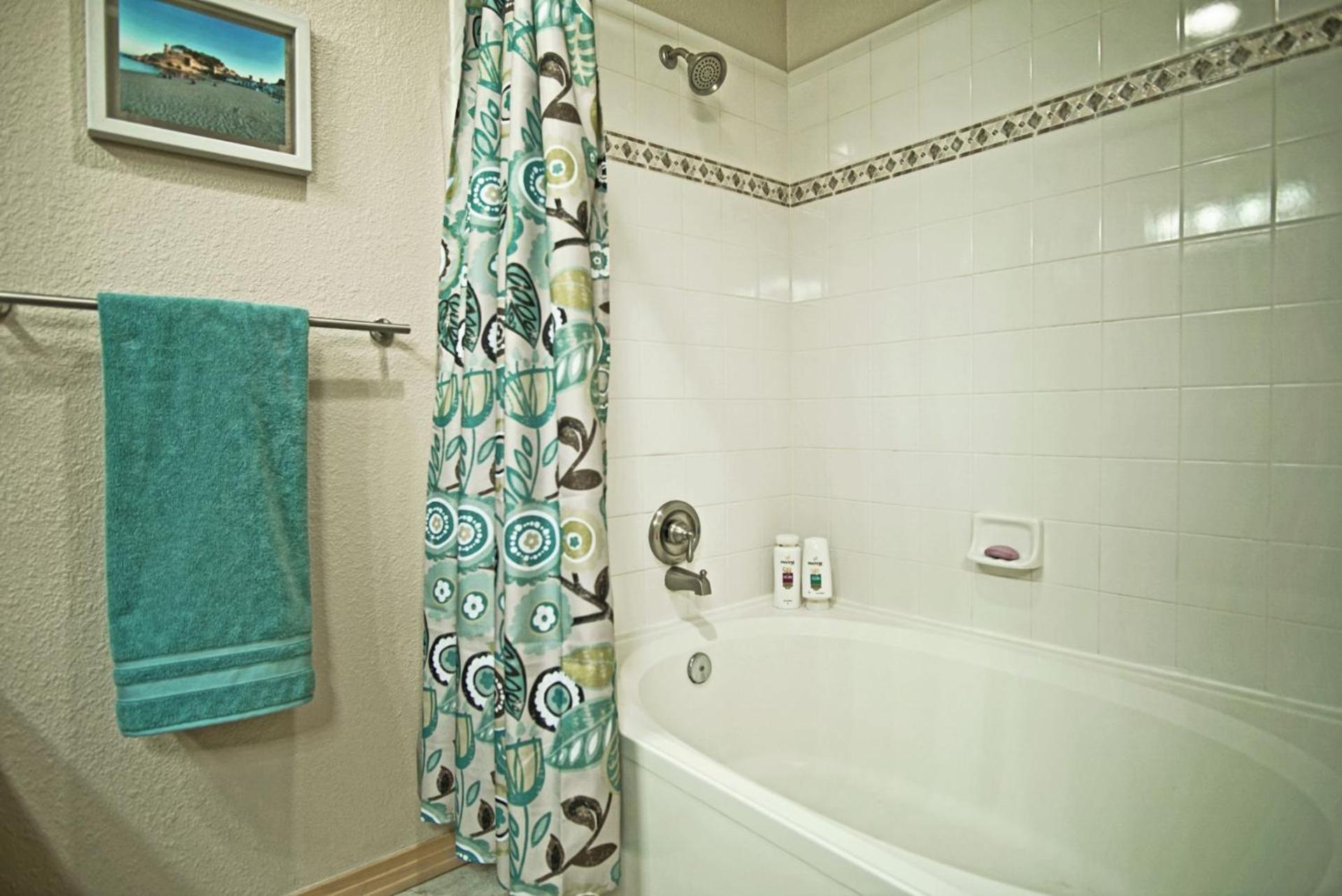 Hot Tub, Blue River In Backyard, Close To 5 Resorts, On Free Bus Route, New Listing Silverthorne