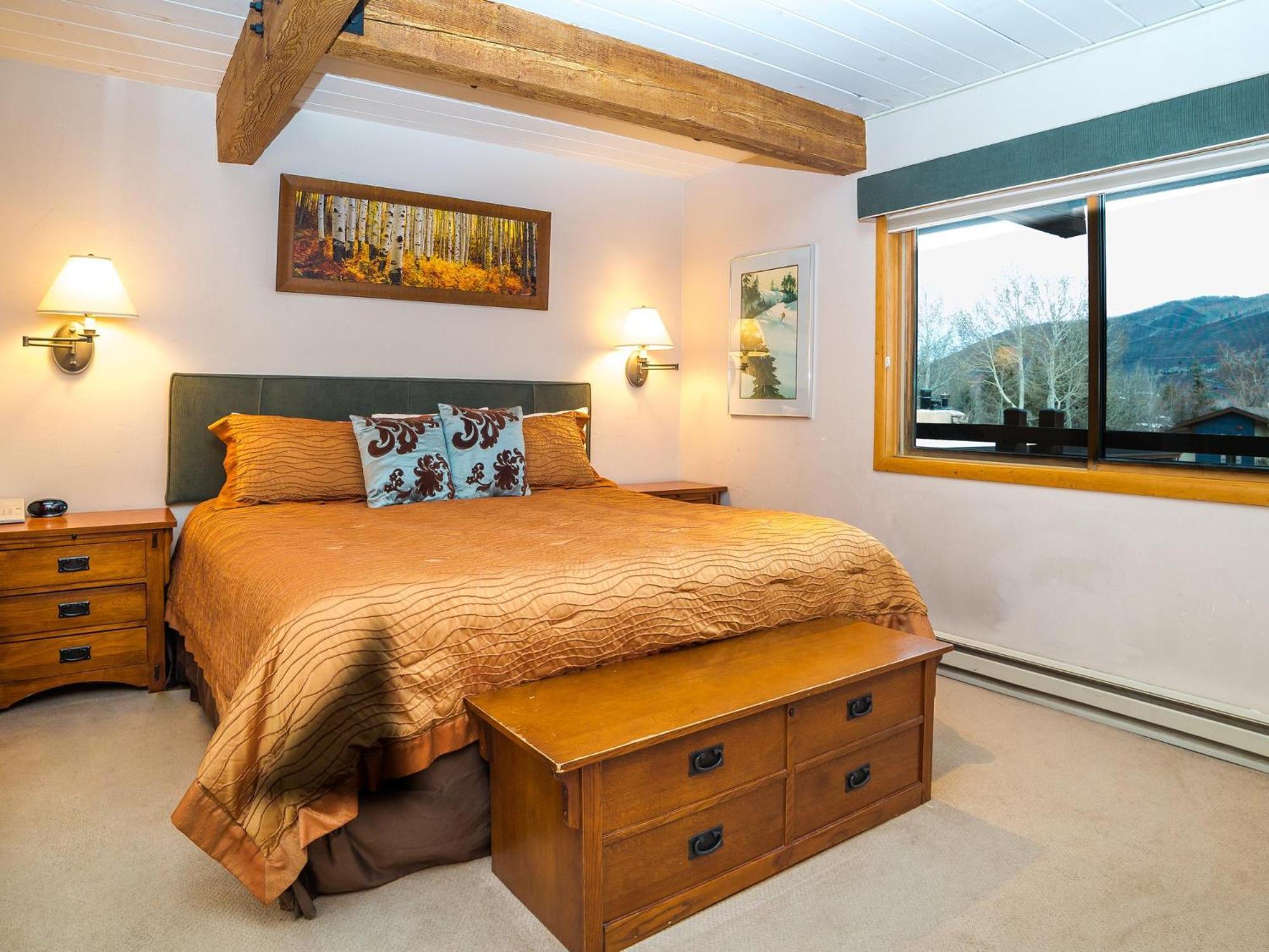 Lift One - One, Two Three Bedroom Units Adjacent To Downtown